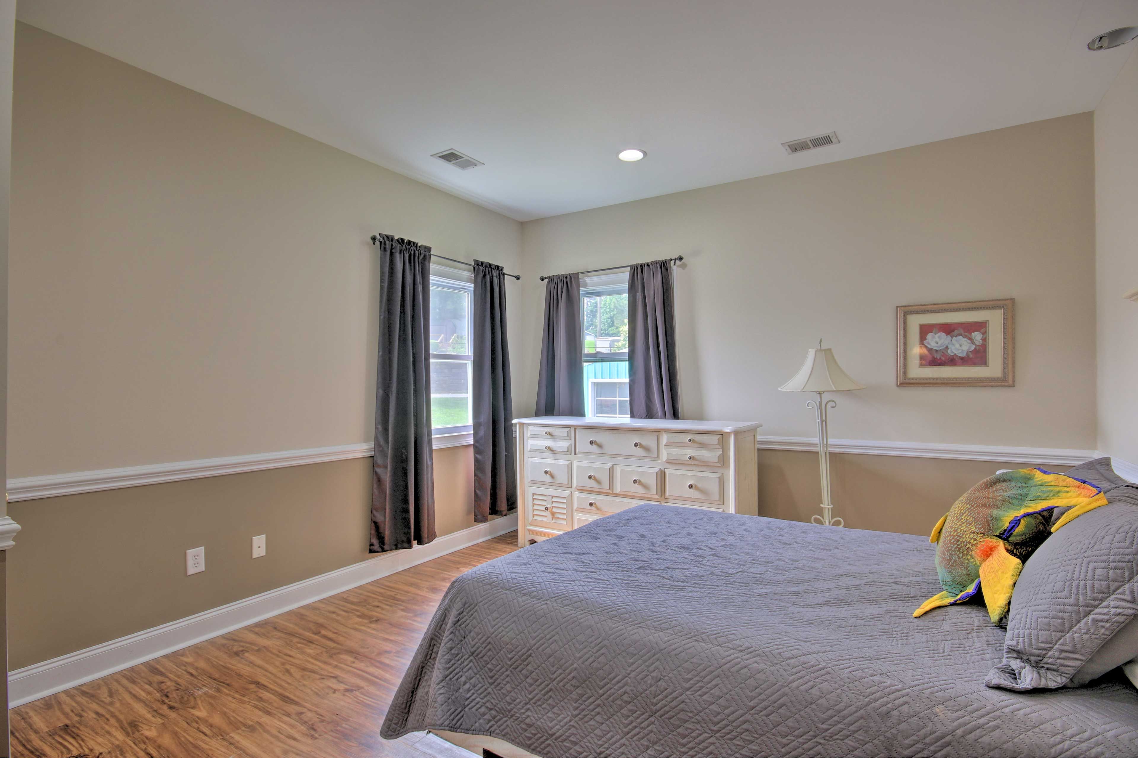 Bedroom 3 | Queen Bed