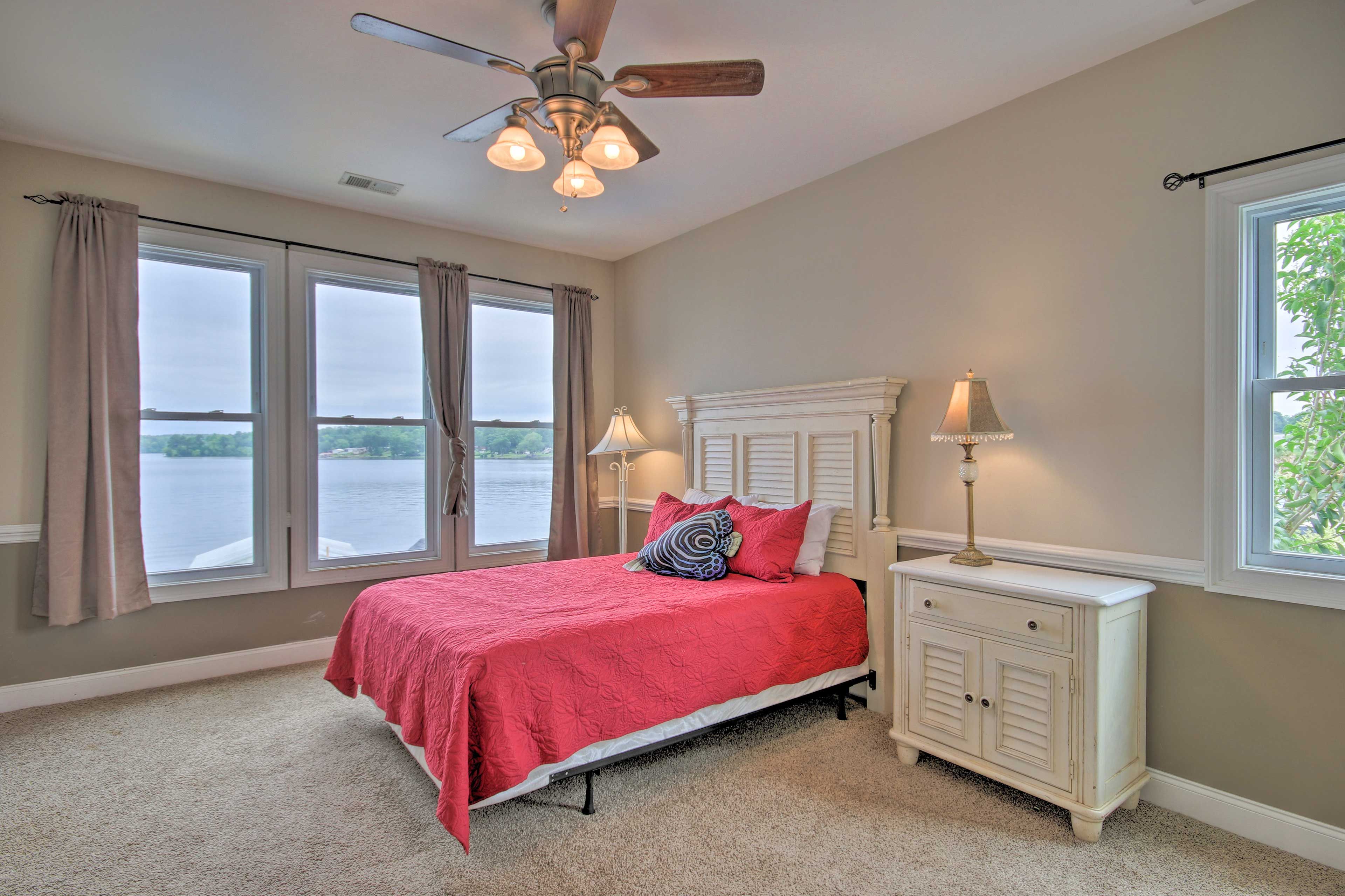 Bedroom 1 | Queen Bed | En-Suite Bathroom