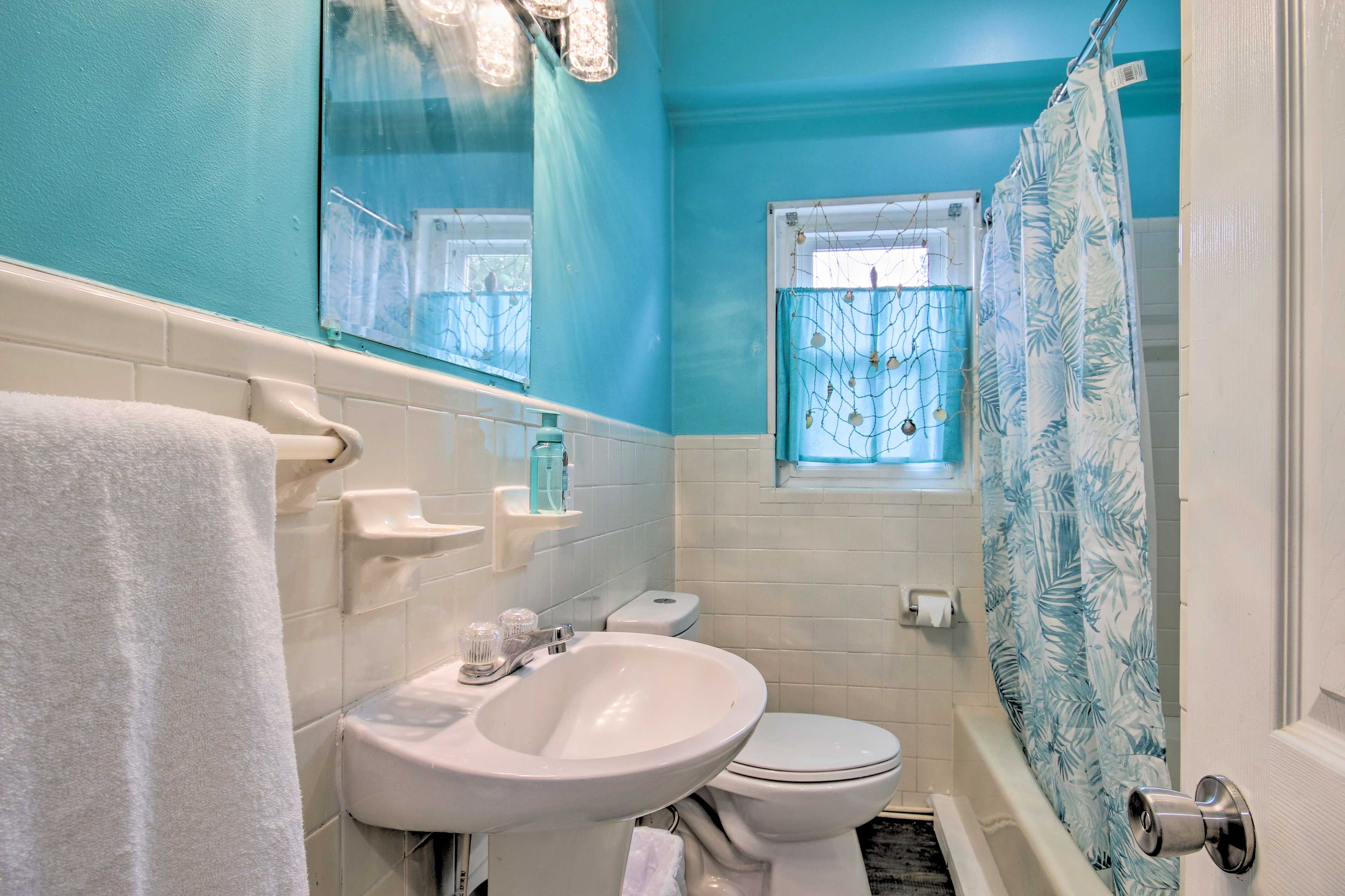 Bathroom | Towels Provided | Complimentary Toiletries
