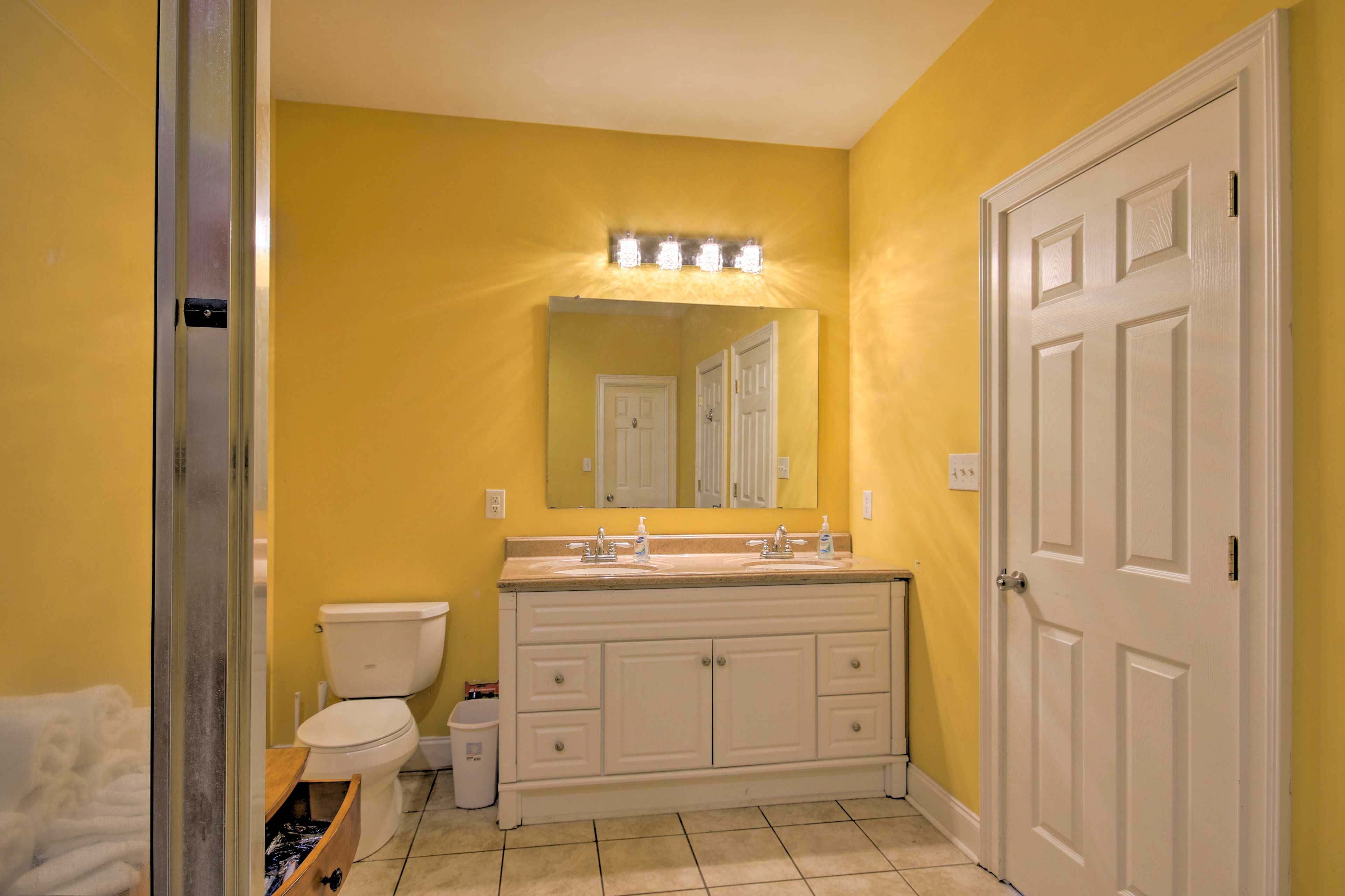 En-Suite Bathroom | Towels Provided | Complimentary Toiletries