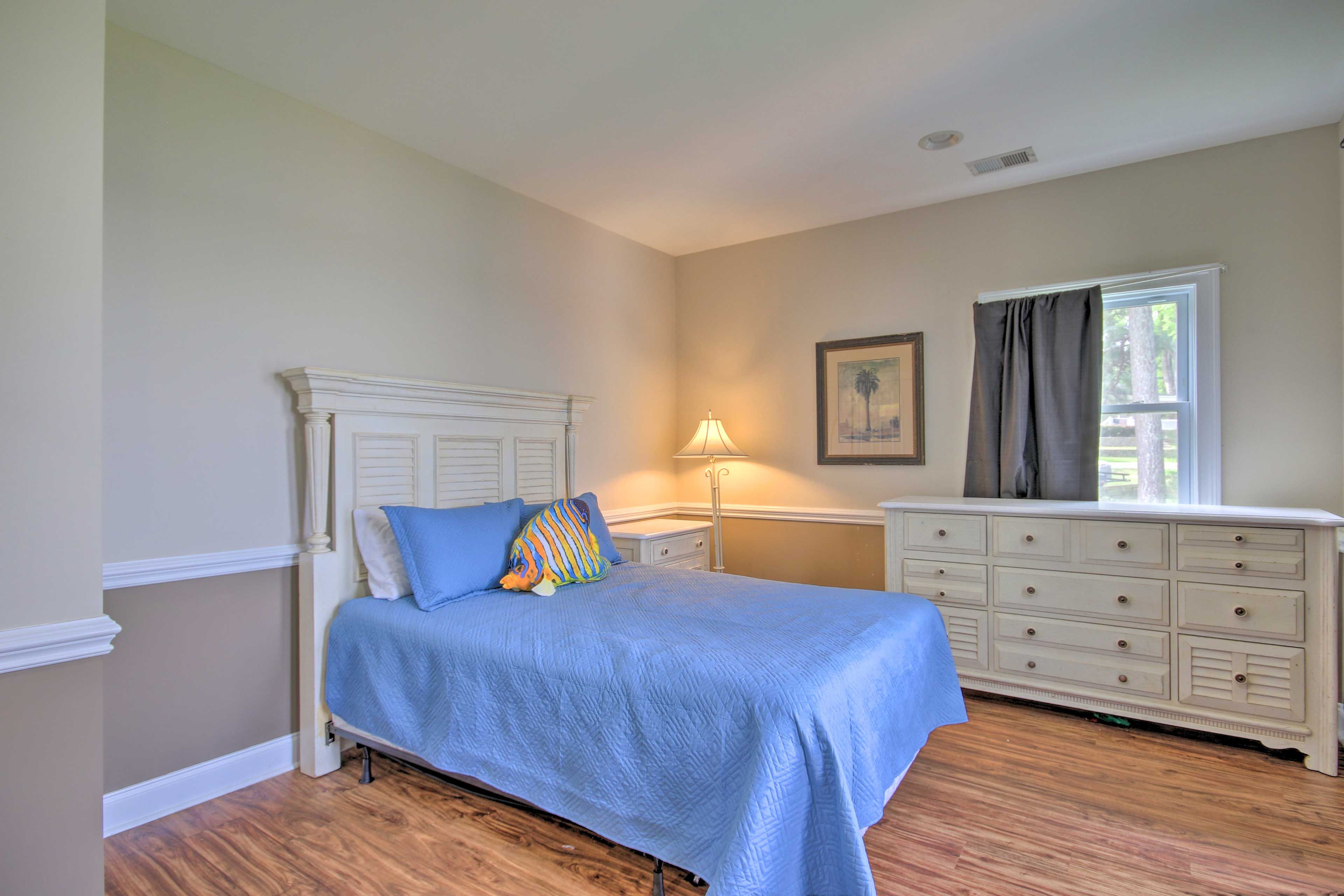 Bedroom 4 | Queen Bed