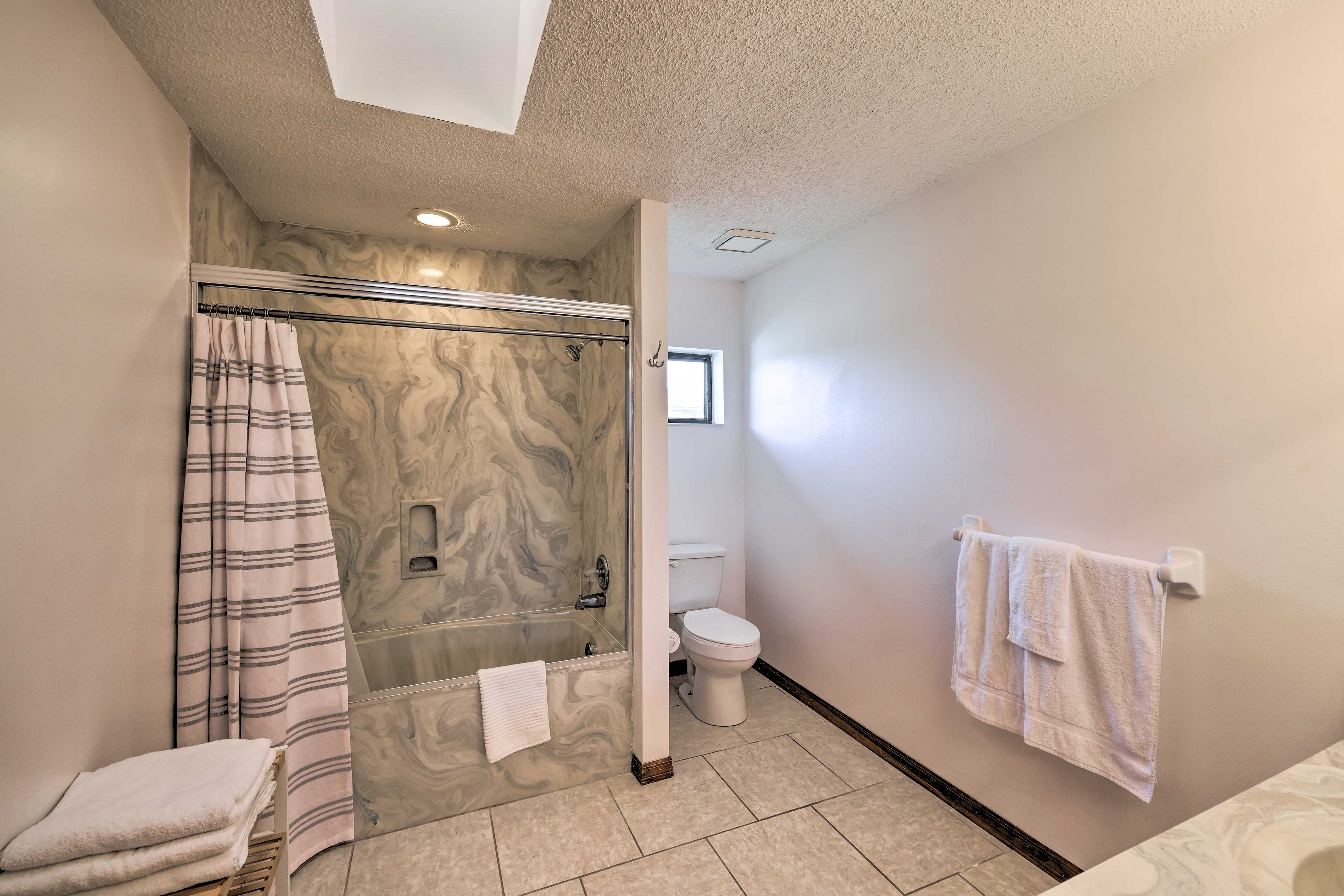 Full Bathroom | 2nd Floor
