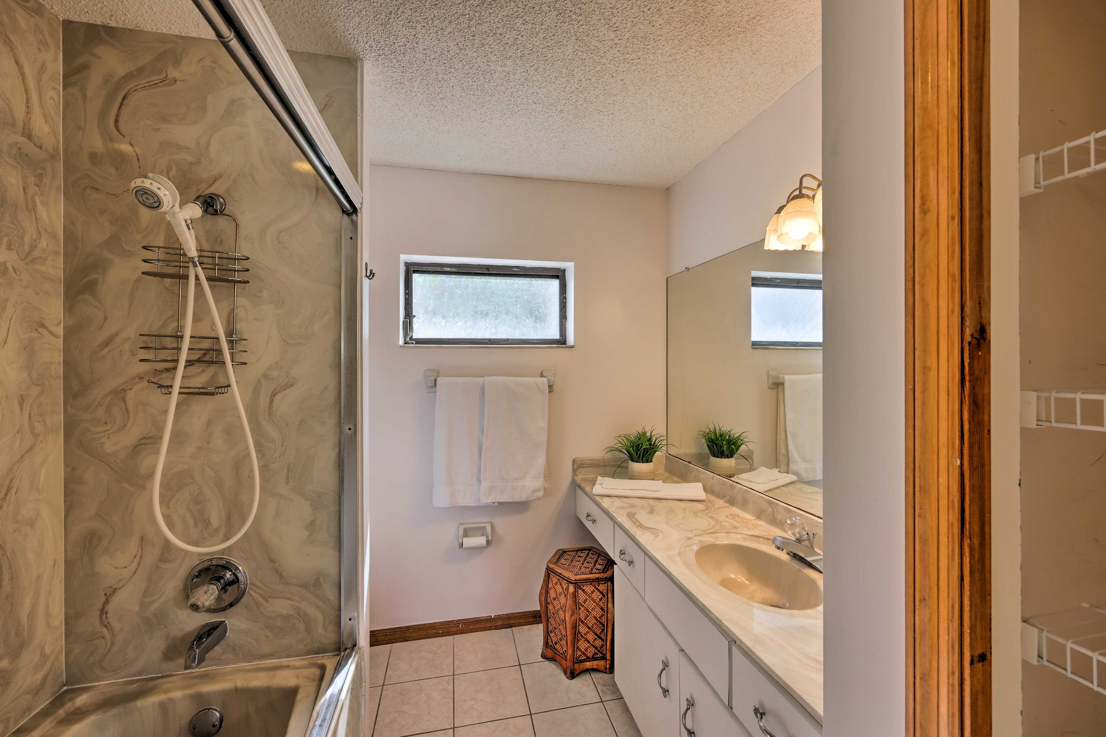 Full Bathroom | 2nd Floor