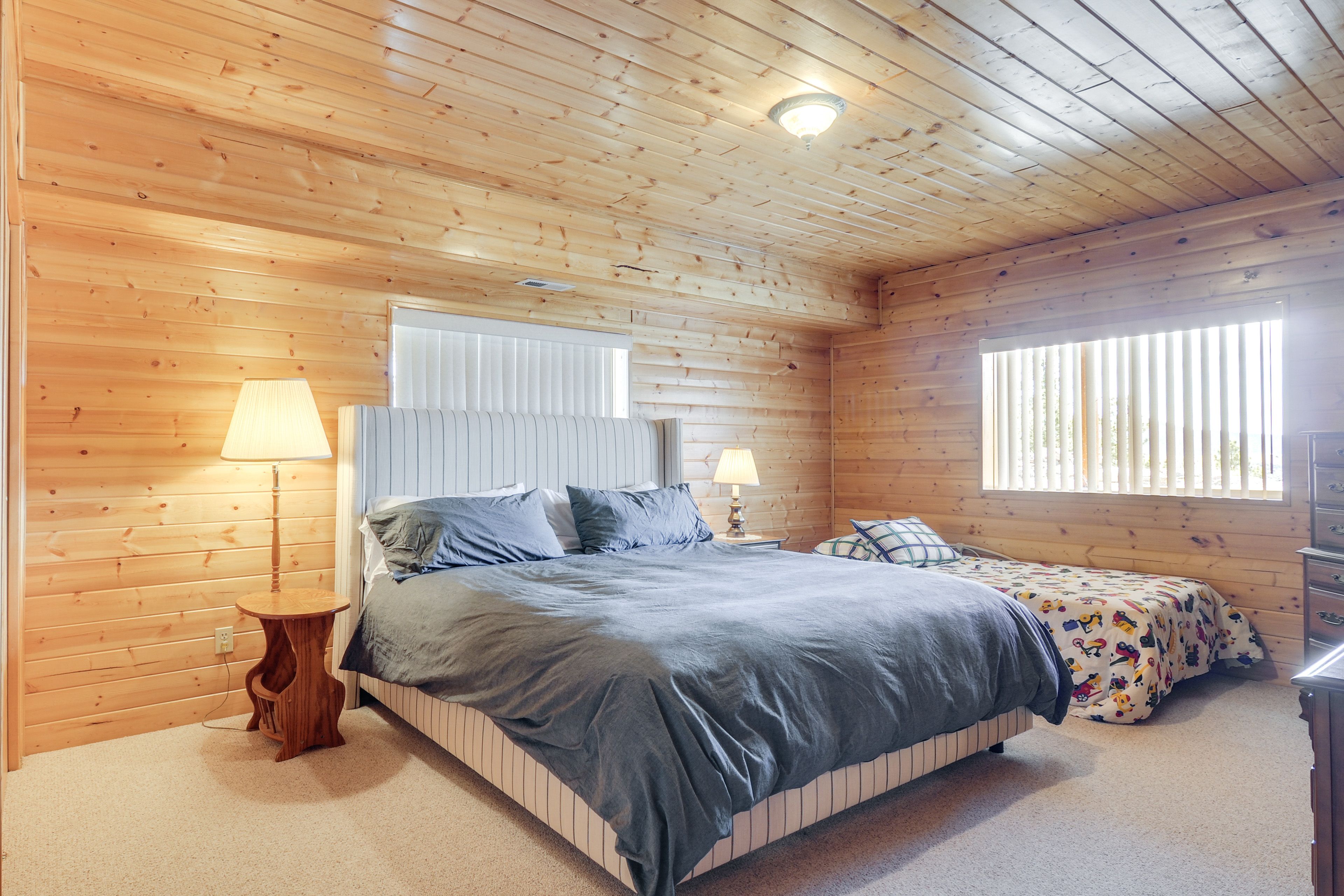 Bedroom 3 | Queen Bed | Twin Bed | Lower Level | Smart TV
