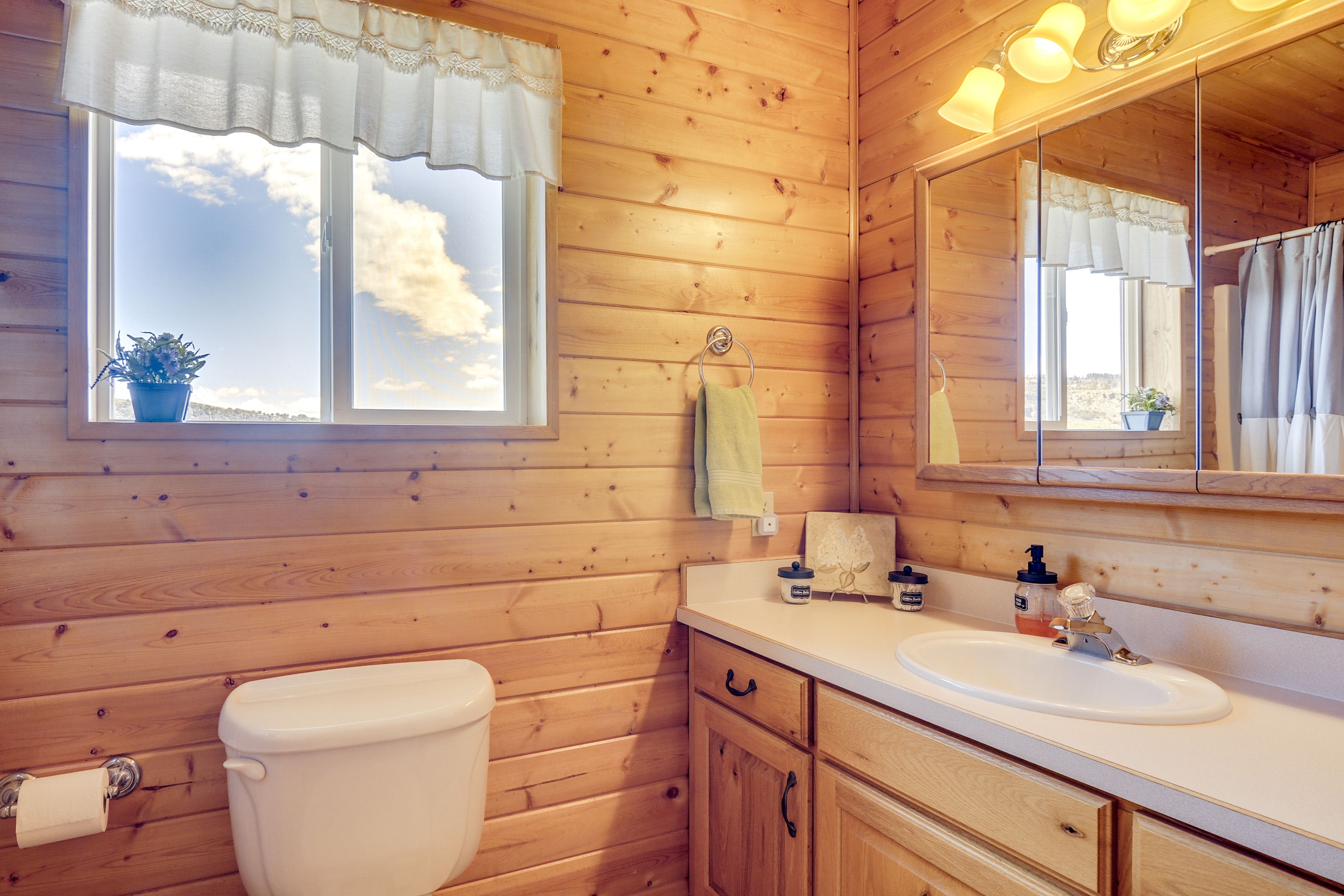 Full Bathroom | Upper Level
