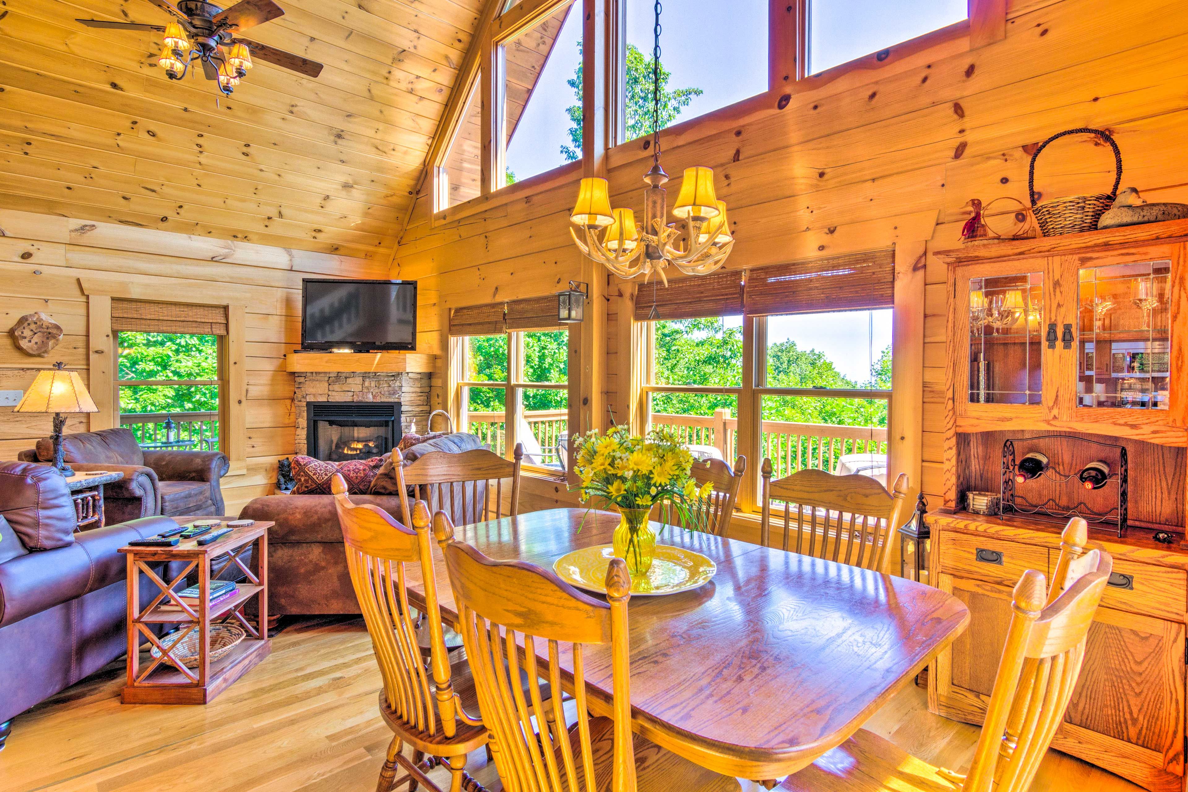 Dining Area | 1st Floor | Smart TV | Wireless Internet