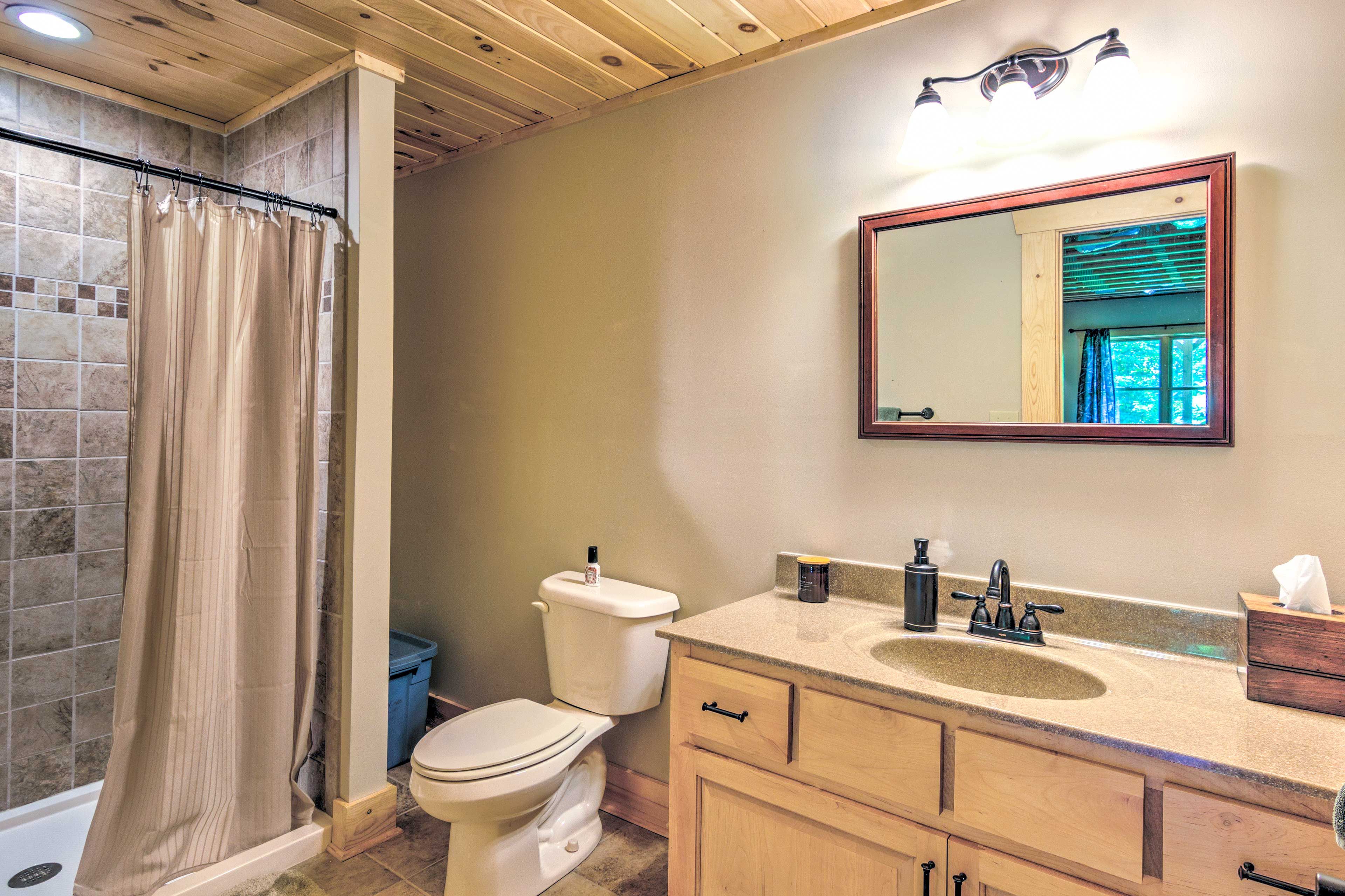 Full Bathroom | 1st Floor | Hair Dryer