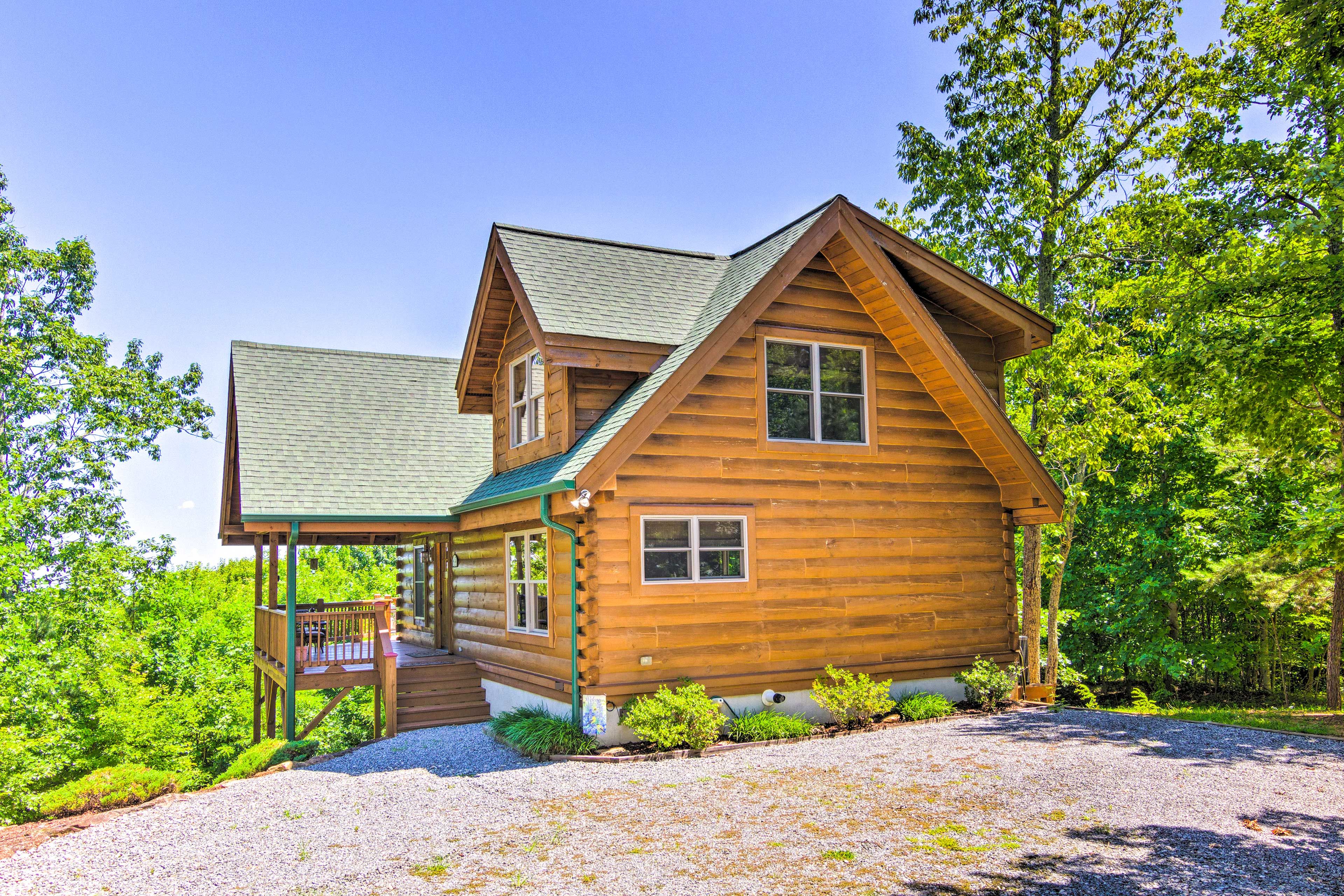 Home Exterior | Parking | Driveway (4 Vehicles) | RVs/Trailers Allowed