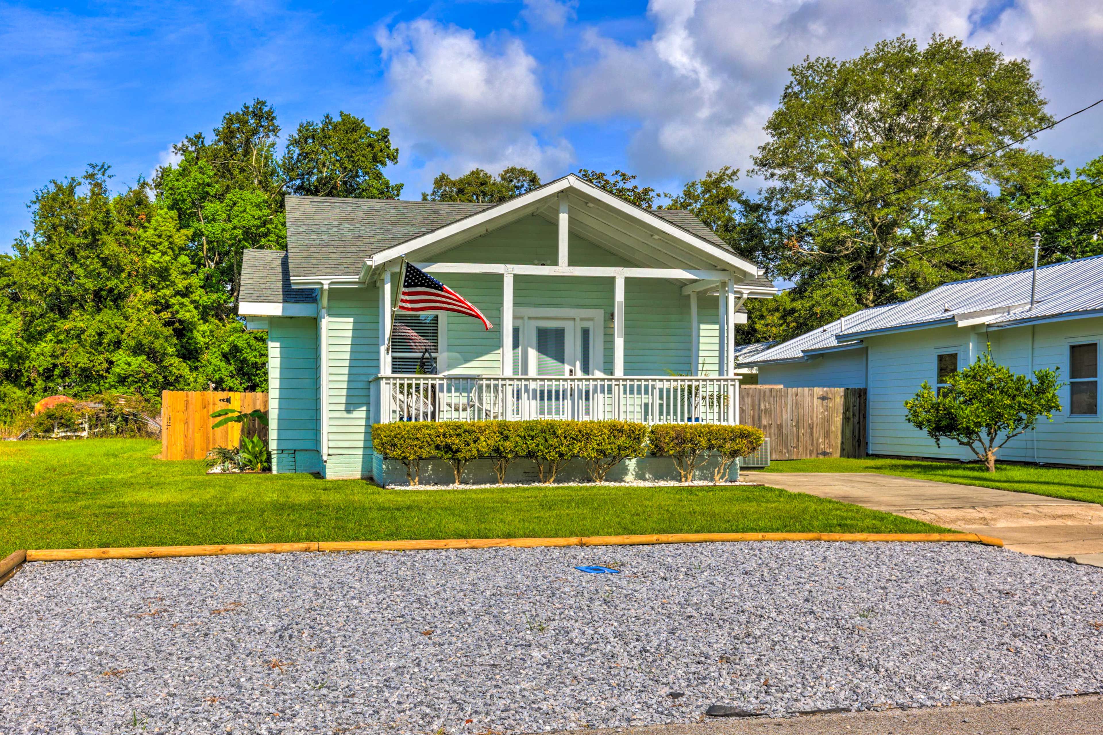 Exterior | Keyless Entry | Driveway (2 Vehicles) | Gravel Driveway (2 Vehicles)