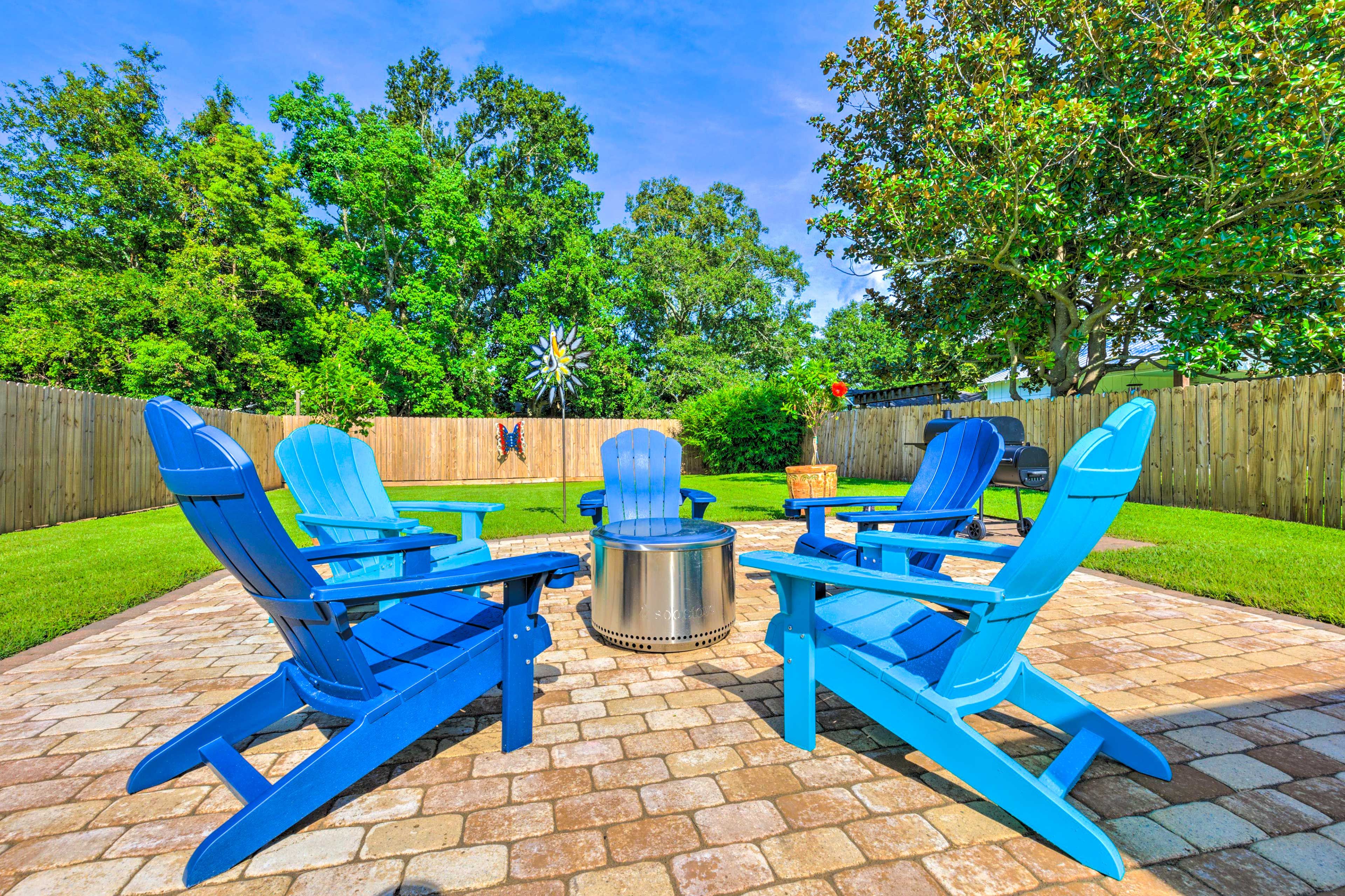 Furnished Patio | Gas Fire Pit