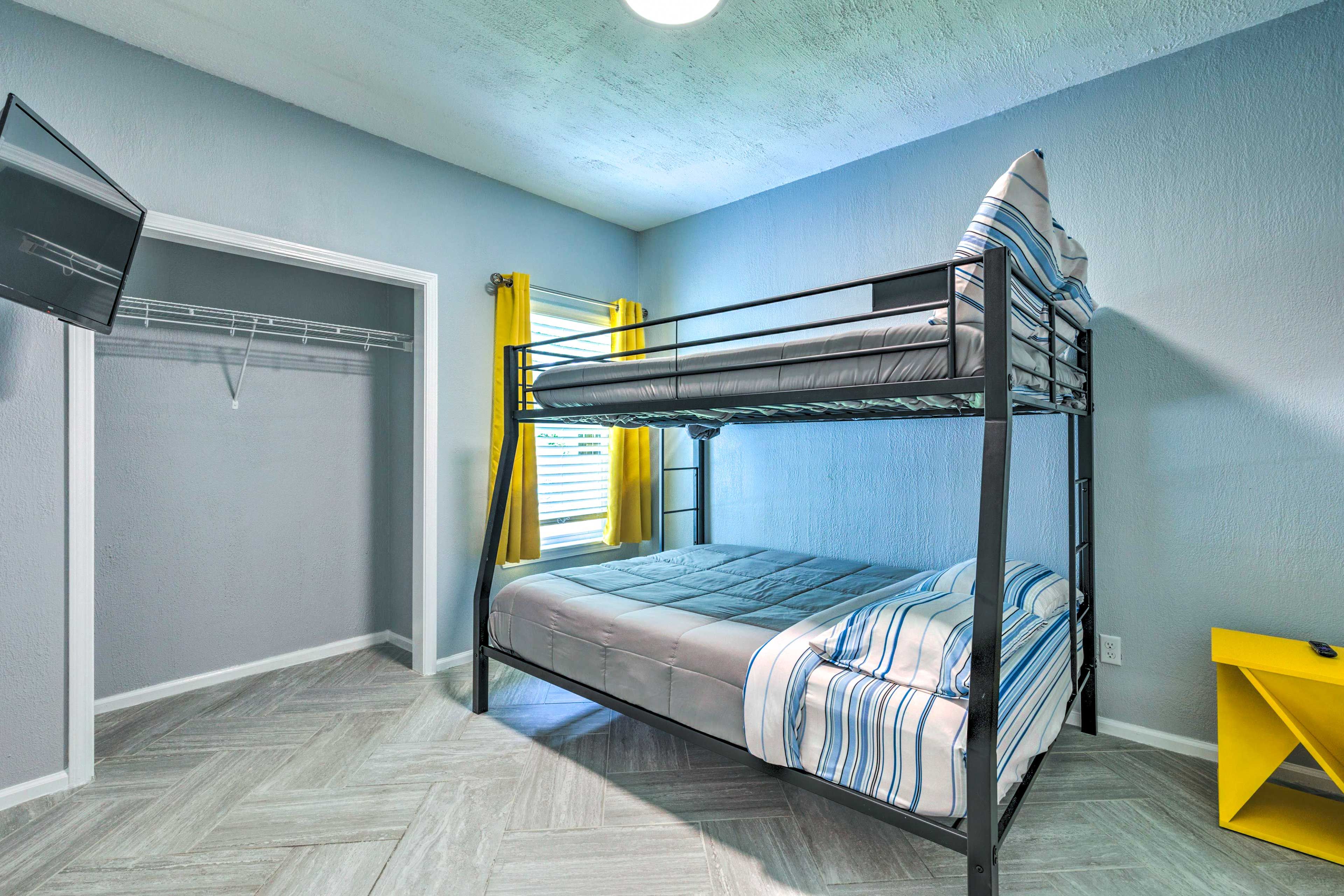 Bedroom 2 | Full/Queen Bunk Bed