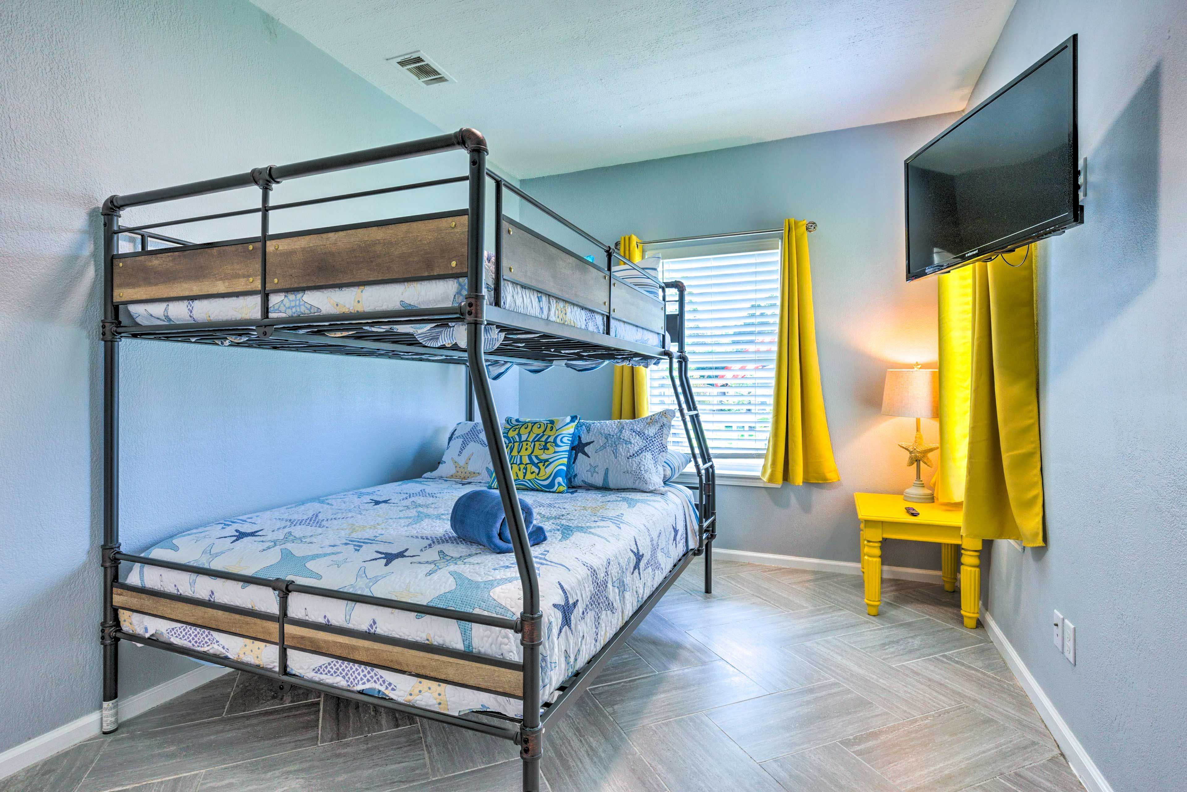 Bedroom 3 | Full/Queen Bunk Bed
