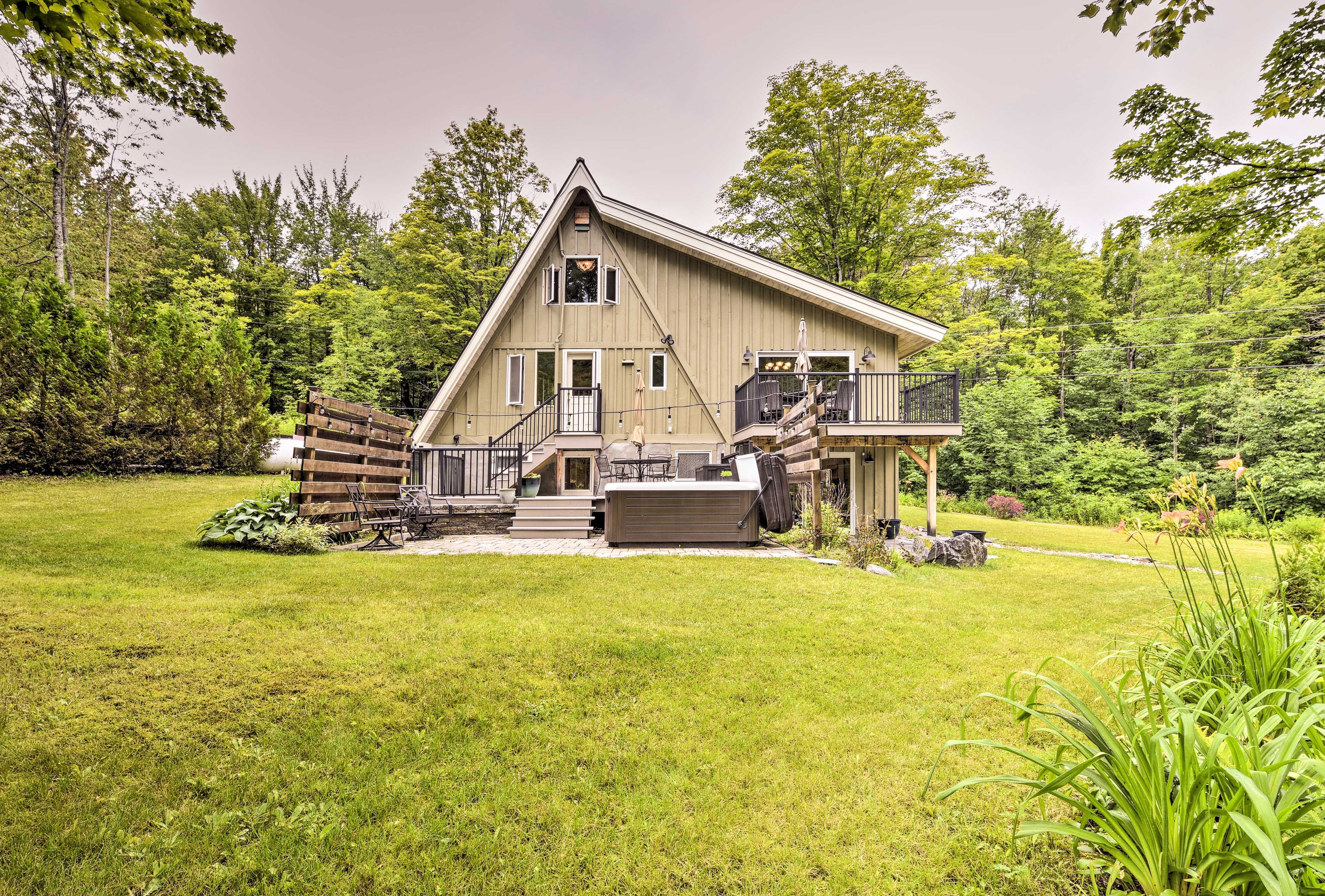 Warren Vacation Rental | 2BR | 3BA | 1,745 Sq Ft | Stairs Required