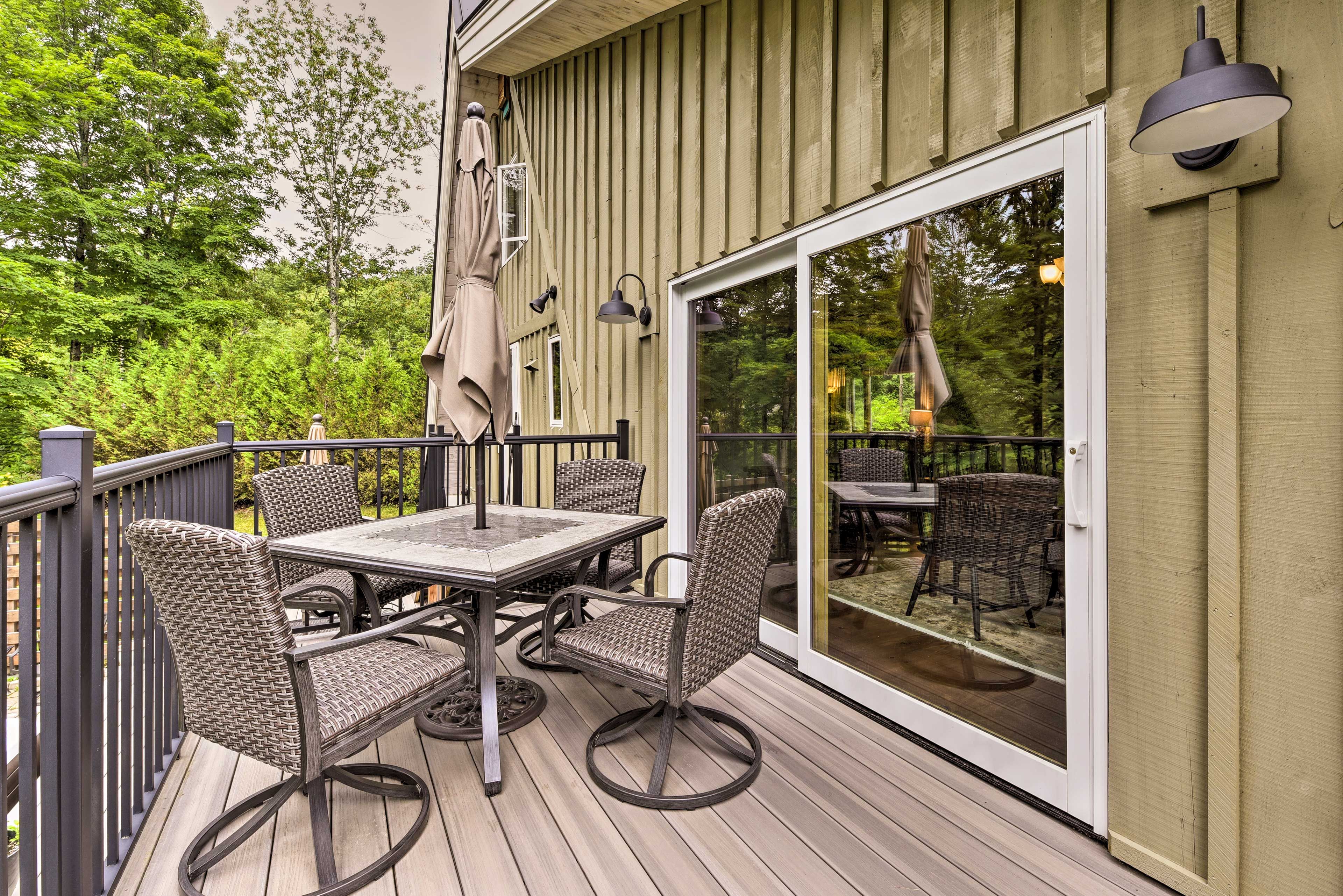 Deck | Dining Area