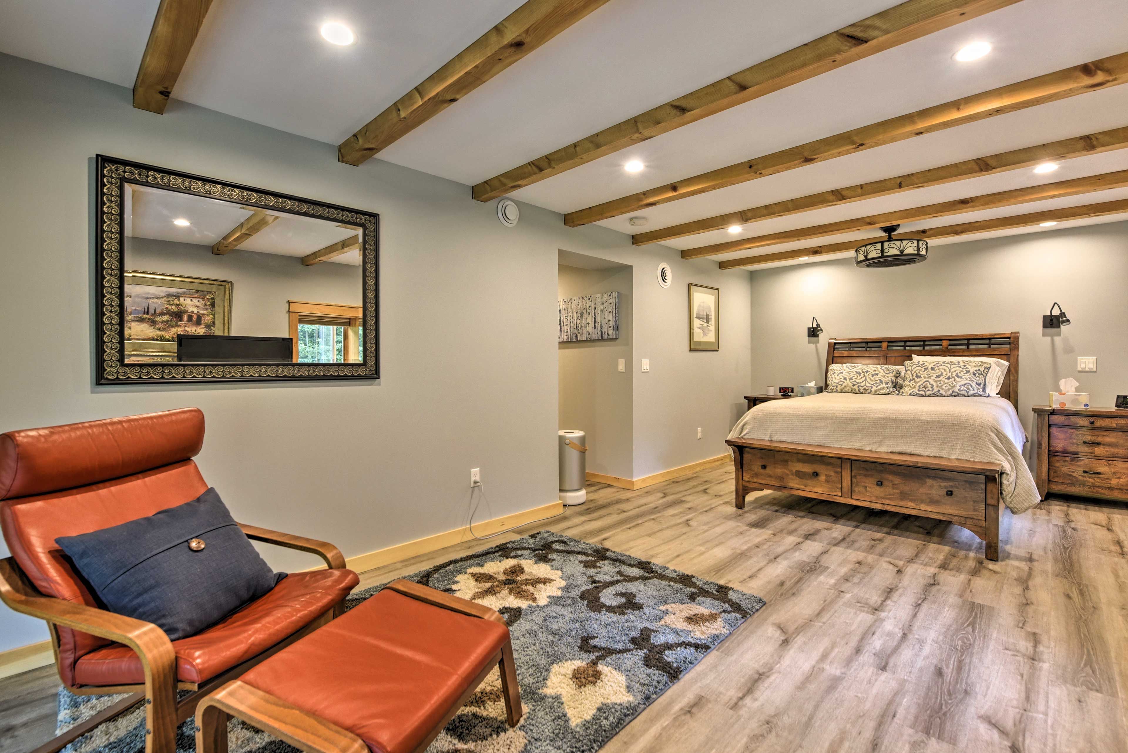 Bedroom 1 | Queen Bed | Ground Floor