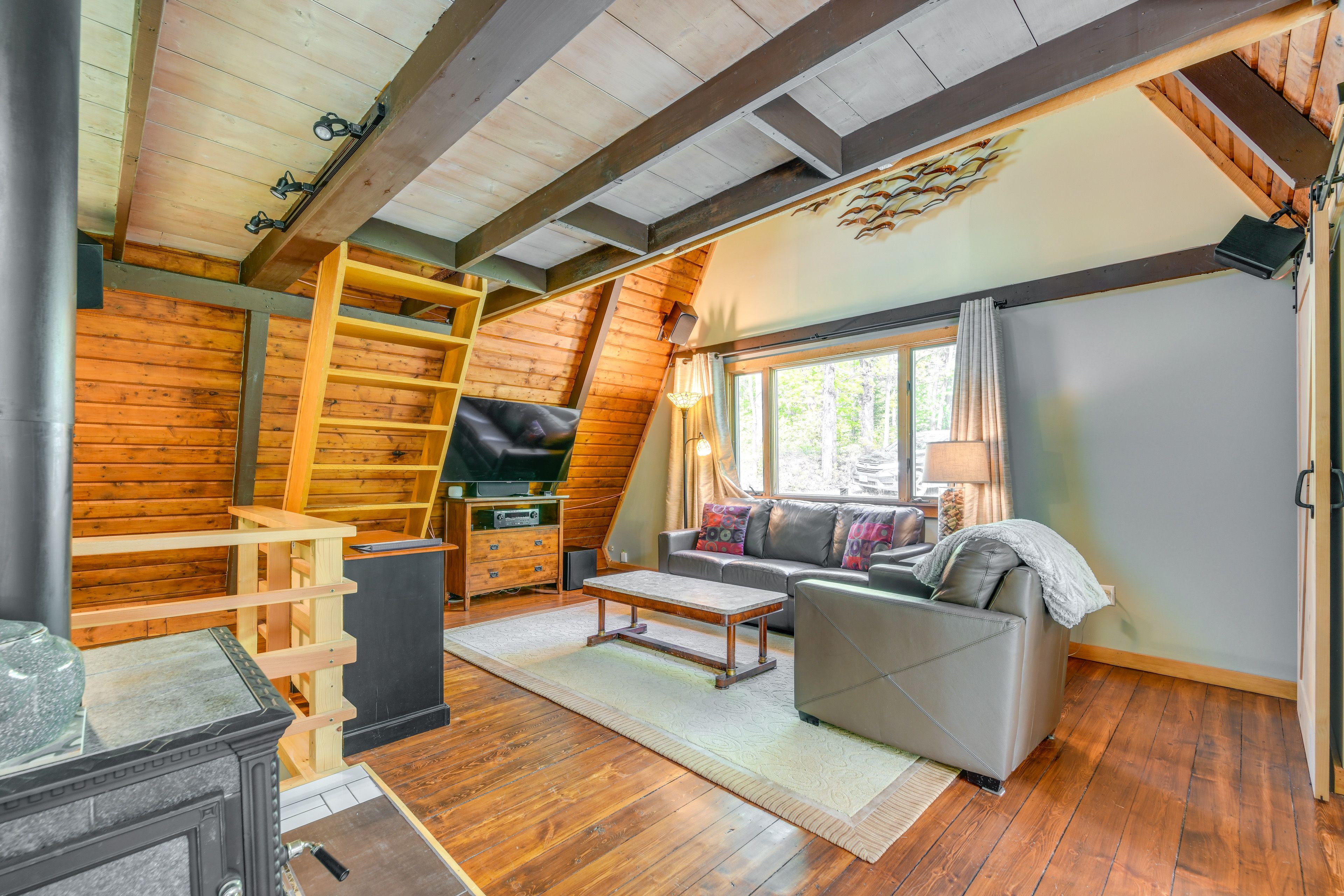 Living Room | Free WiFi | Smart TV