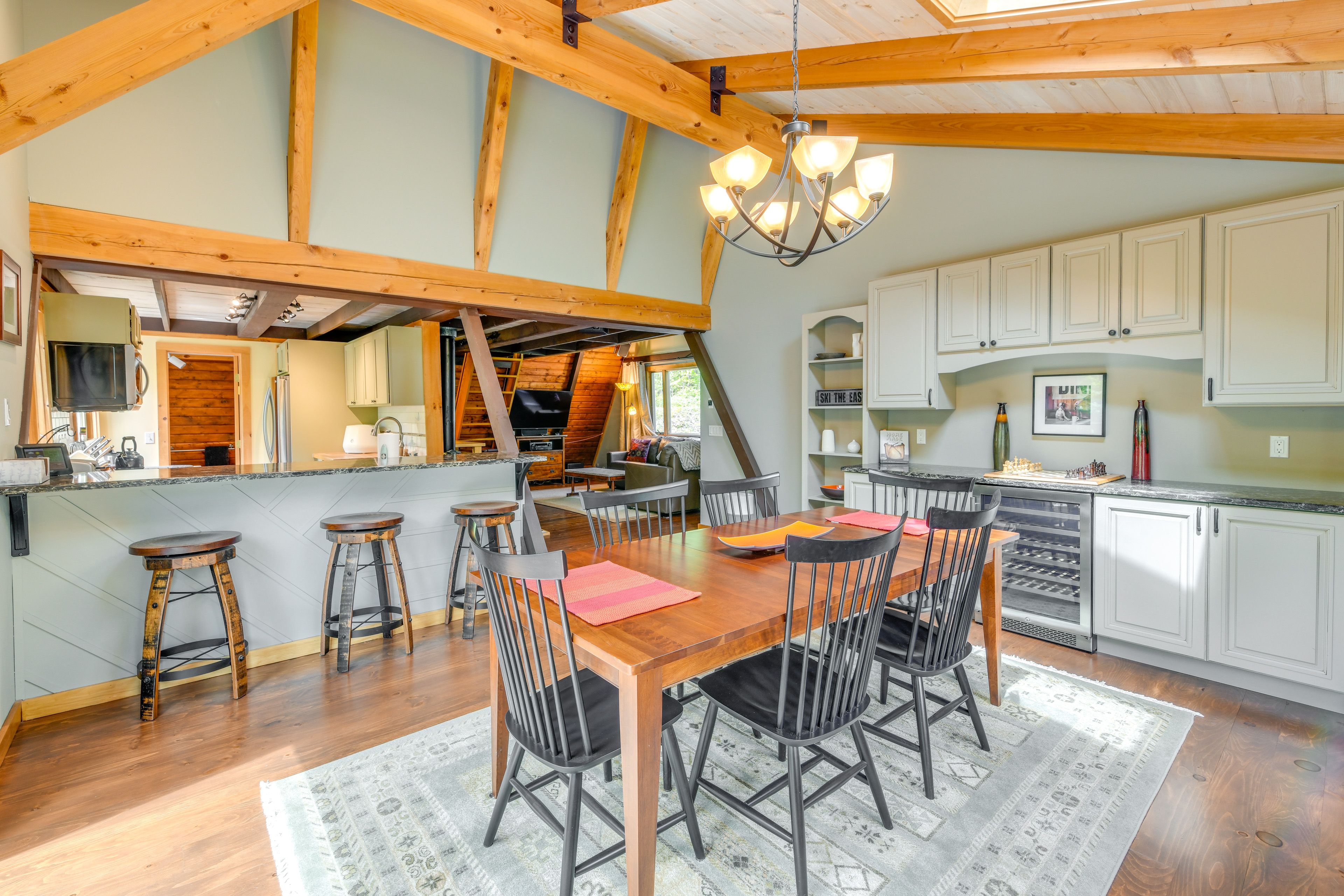 Dining Area | Dishware & Flatware Provided