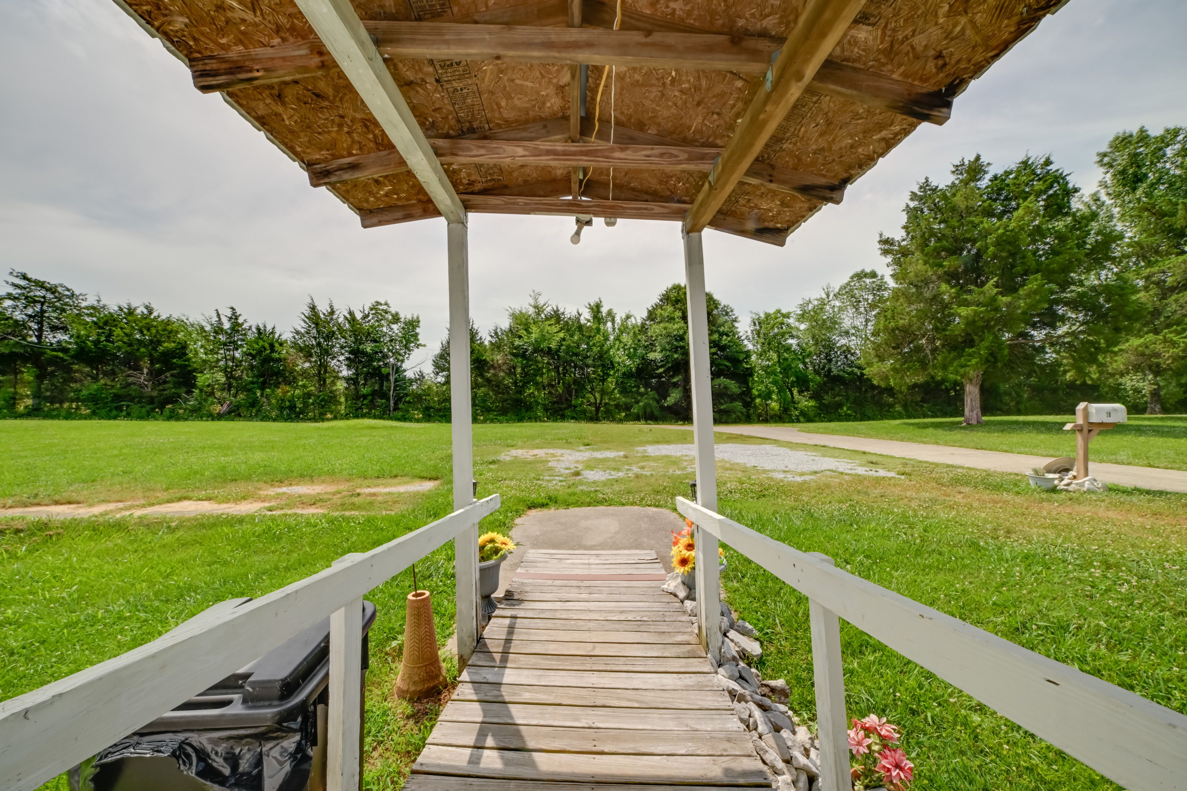 Exterior | Walkway