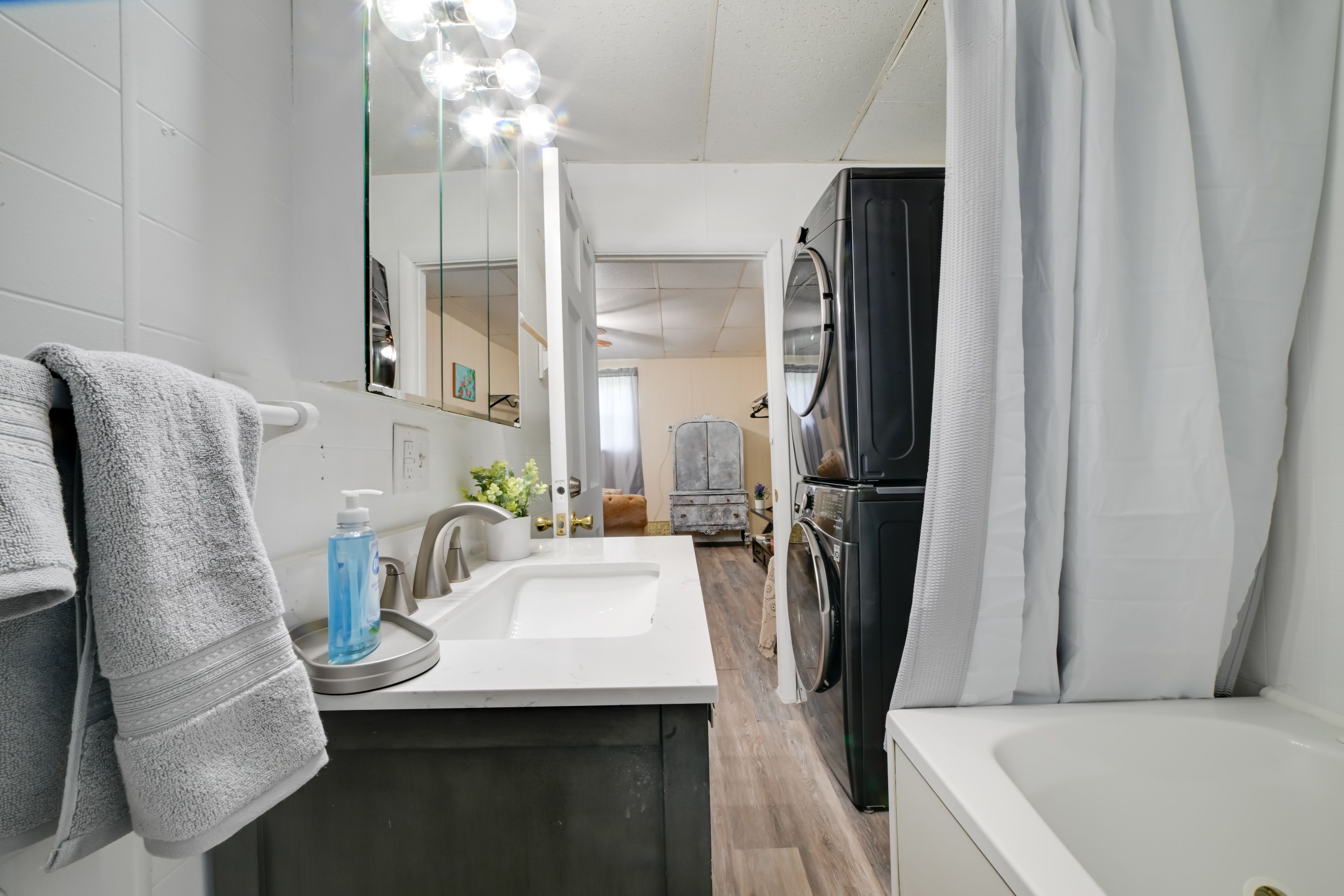 Full Bathroom