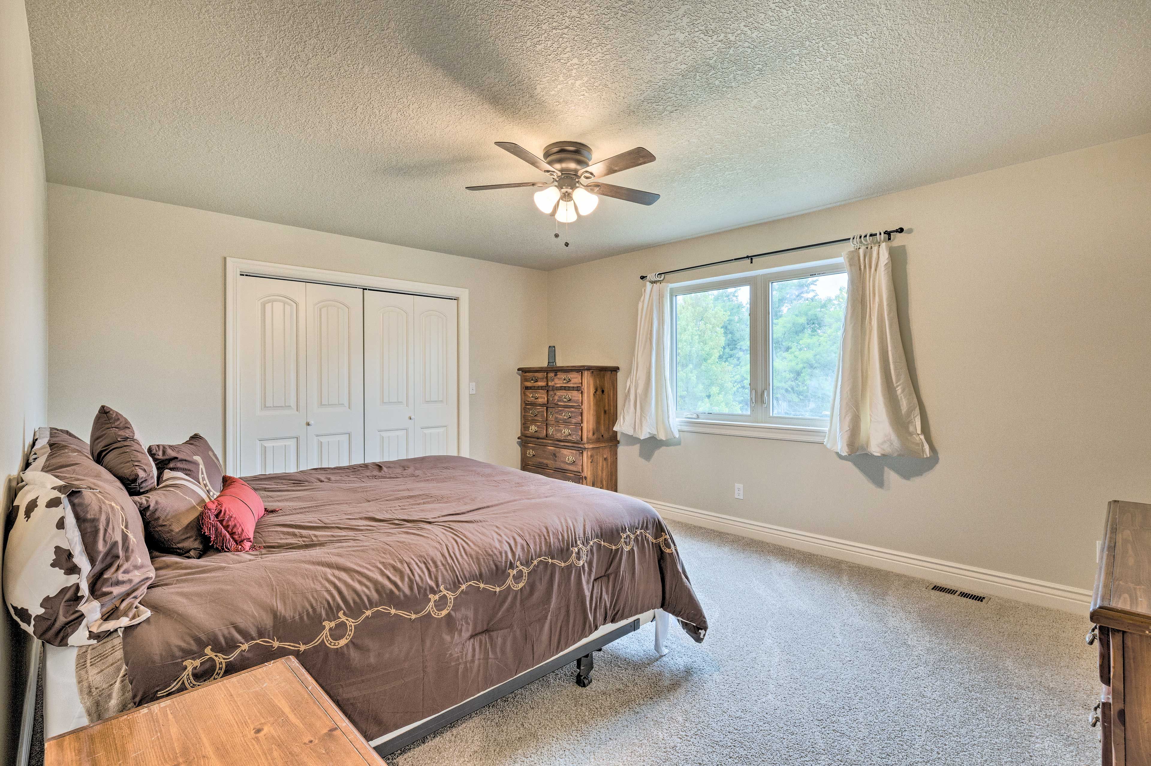 Bedroom 4 | King Bed | 2nd Floor | Linens Provided