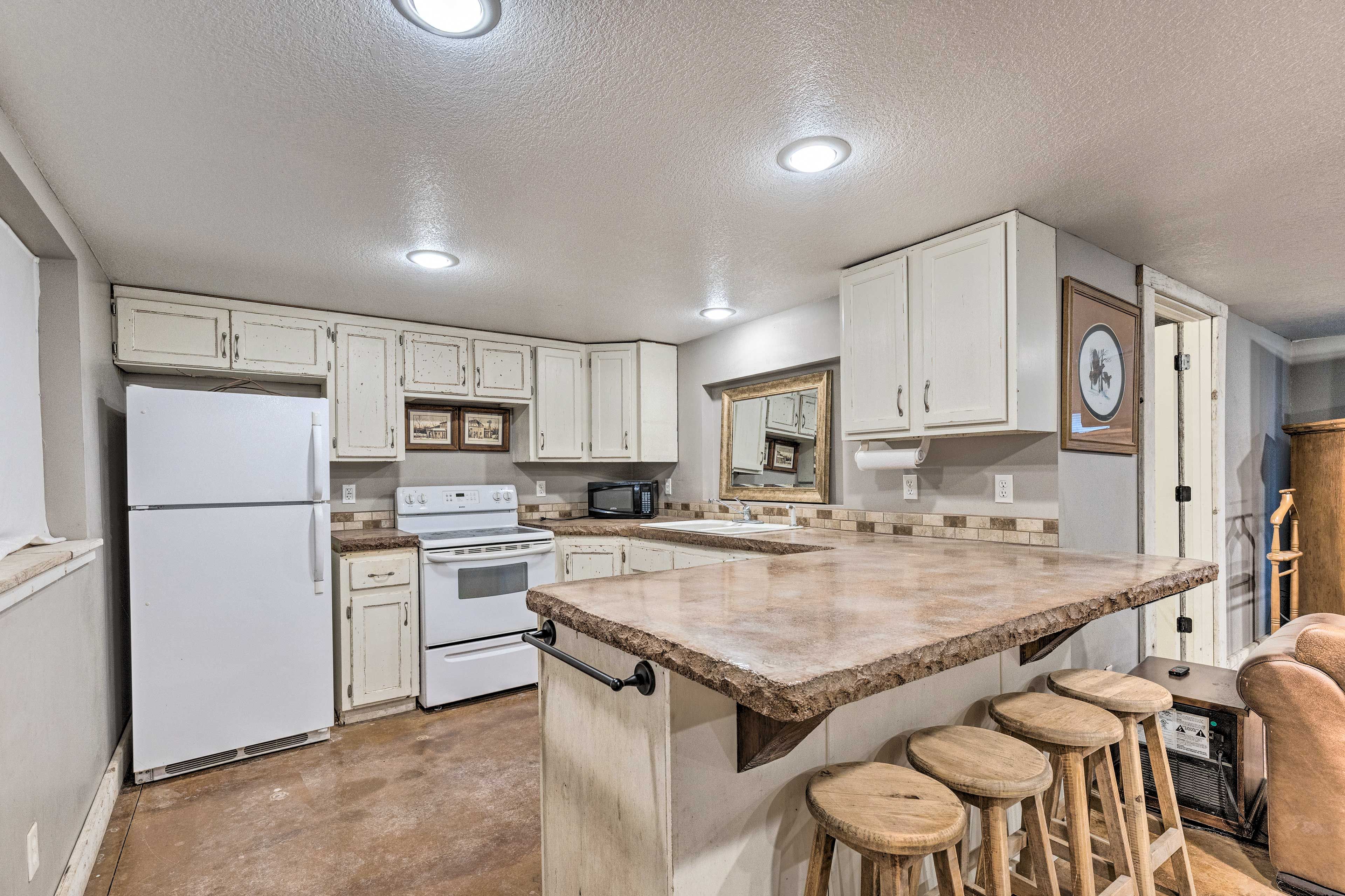 Fully Equipped Kitchen | 1st Floor | Breakfast Bar