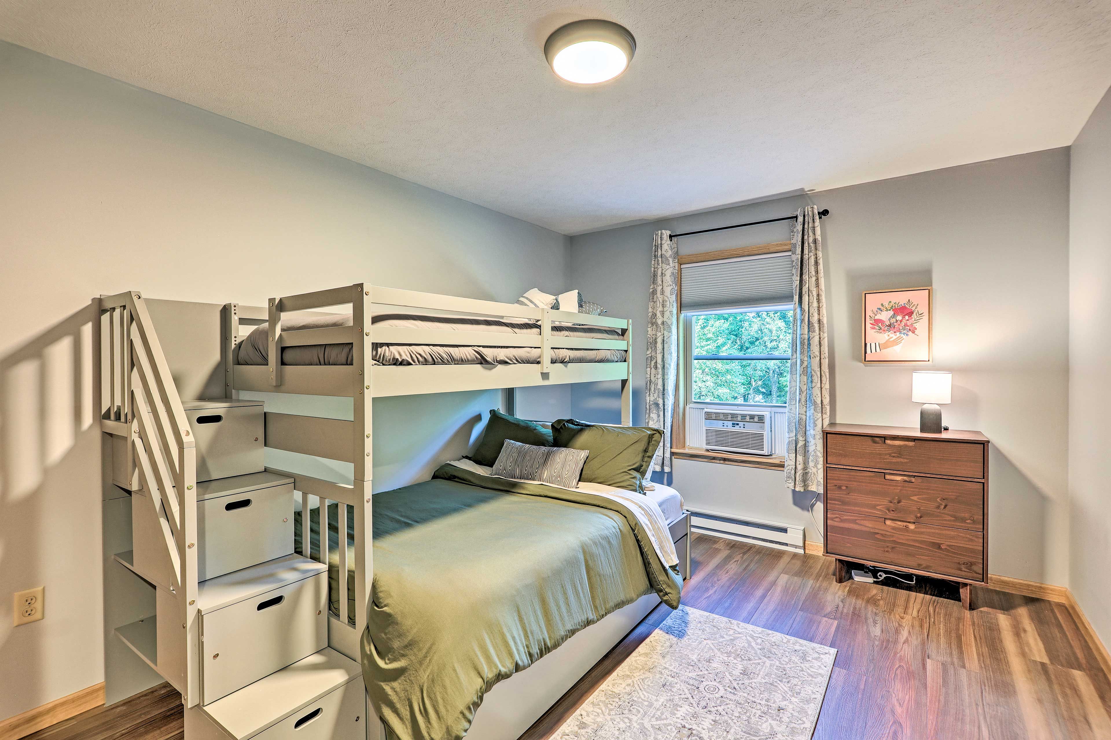 Bedroom 3 | Twin/Full Bunk Bed w/ Twin Trundle | 3rd Floor