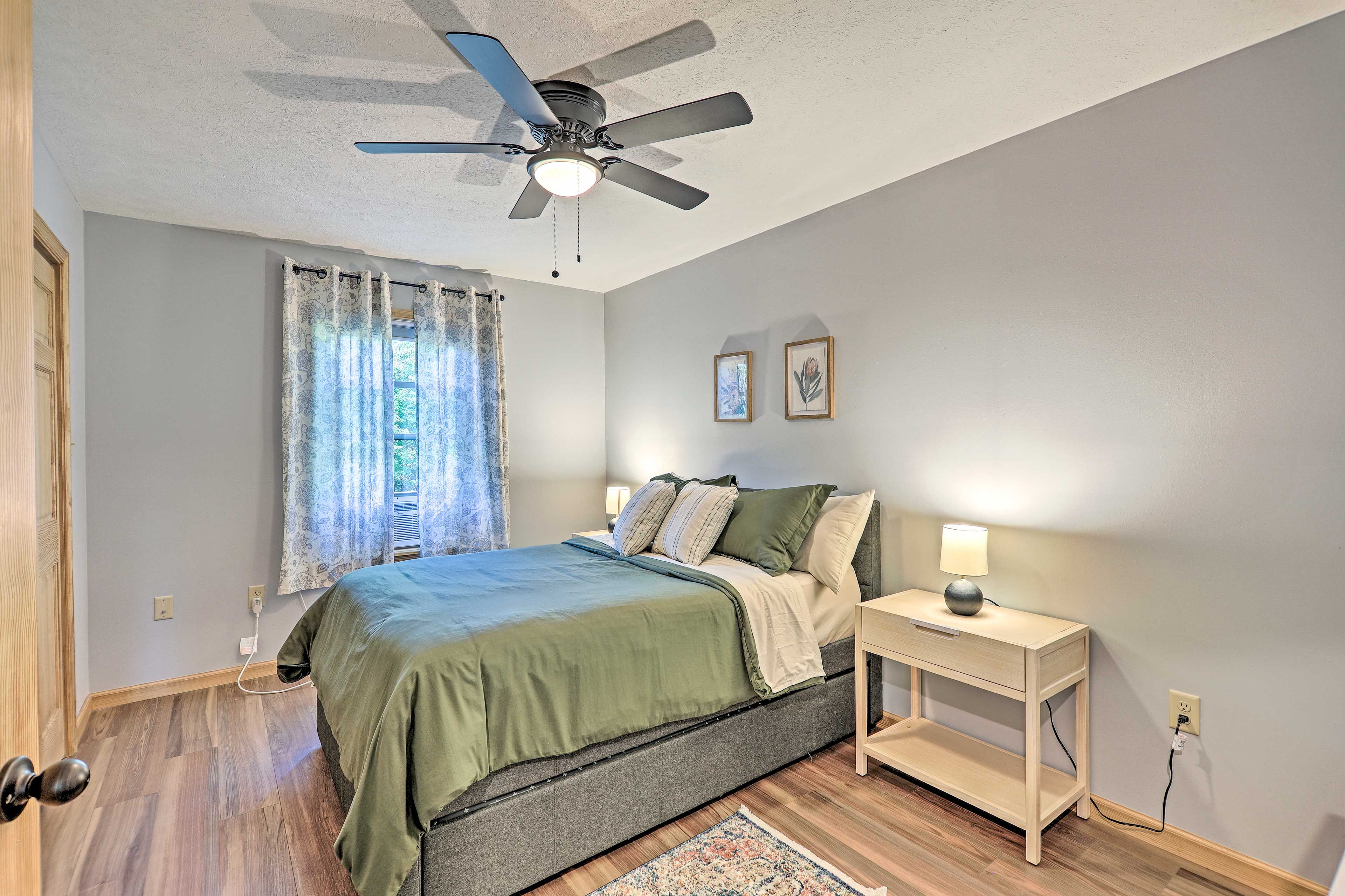 Bedroom 2 | Full Bed w/ Twin Trundle | 3rd Floor | Hangers