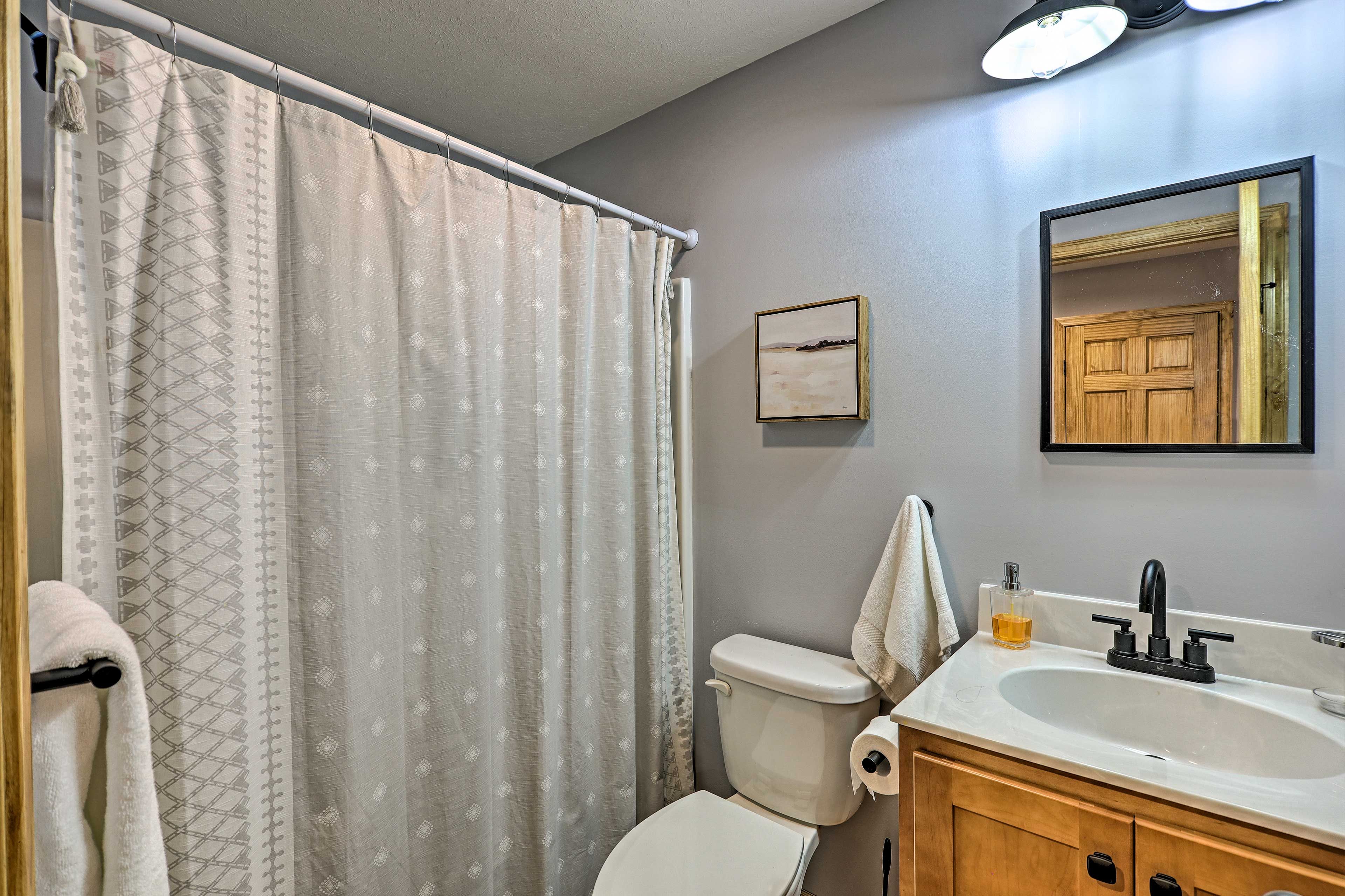 Full Bathroom | 1st Floor
