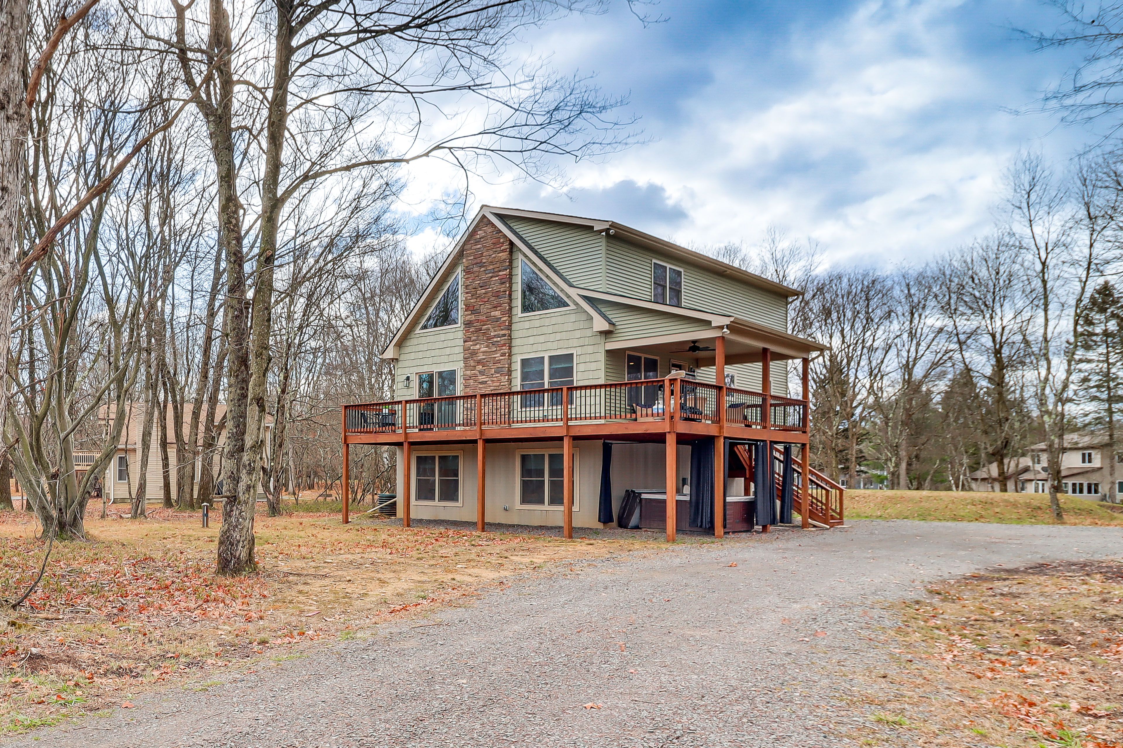 Parking | Gravel Driveway (4 Vehicles) | Trailer Parking