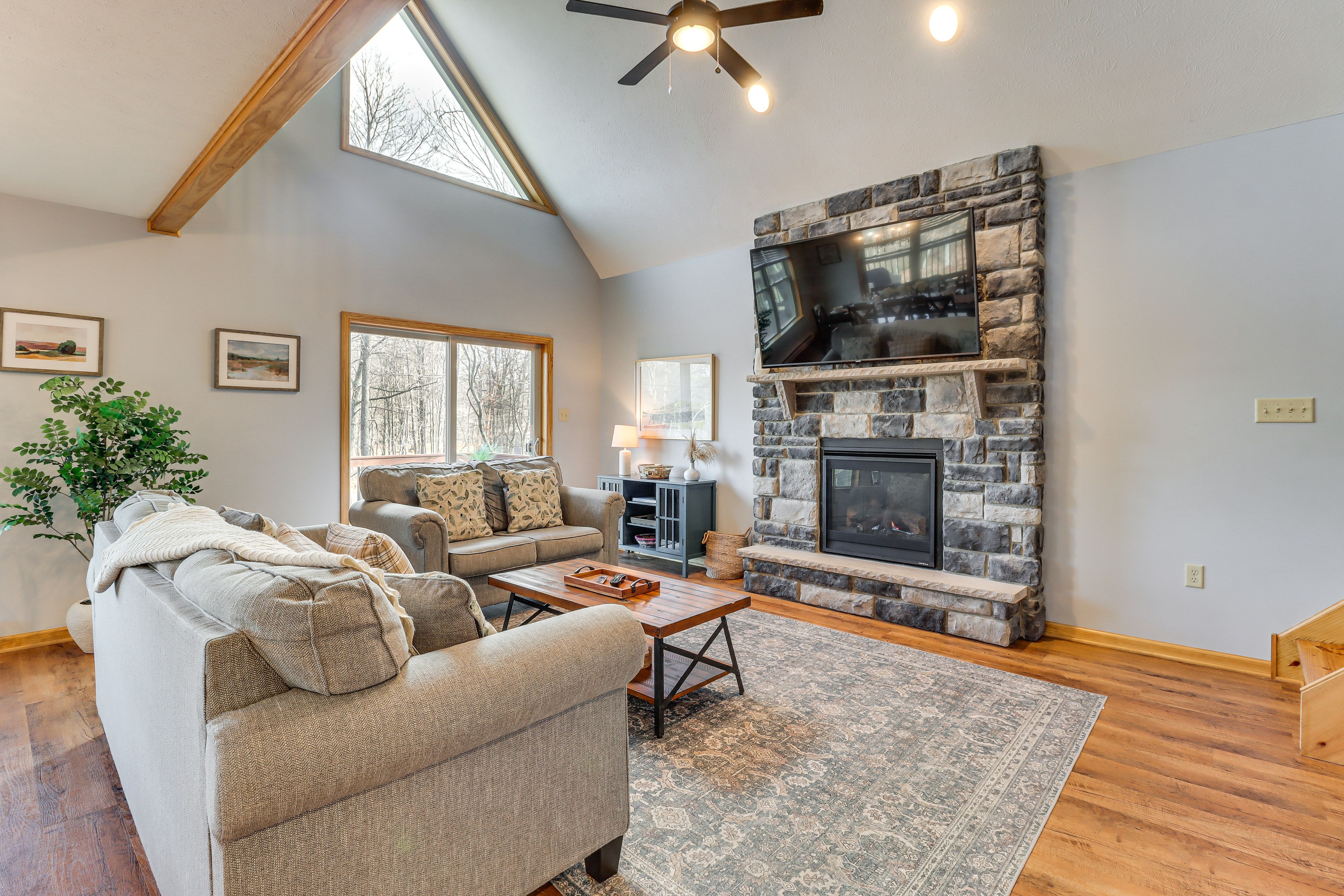 Albrightsville Vacation Rental | 5BR | 3BA | 2,658 Sq Ft | Stairs Required