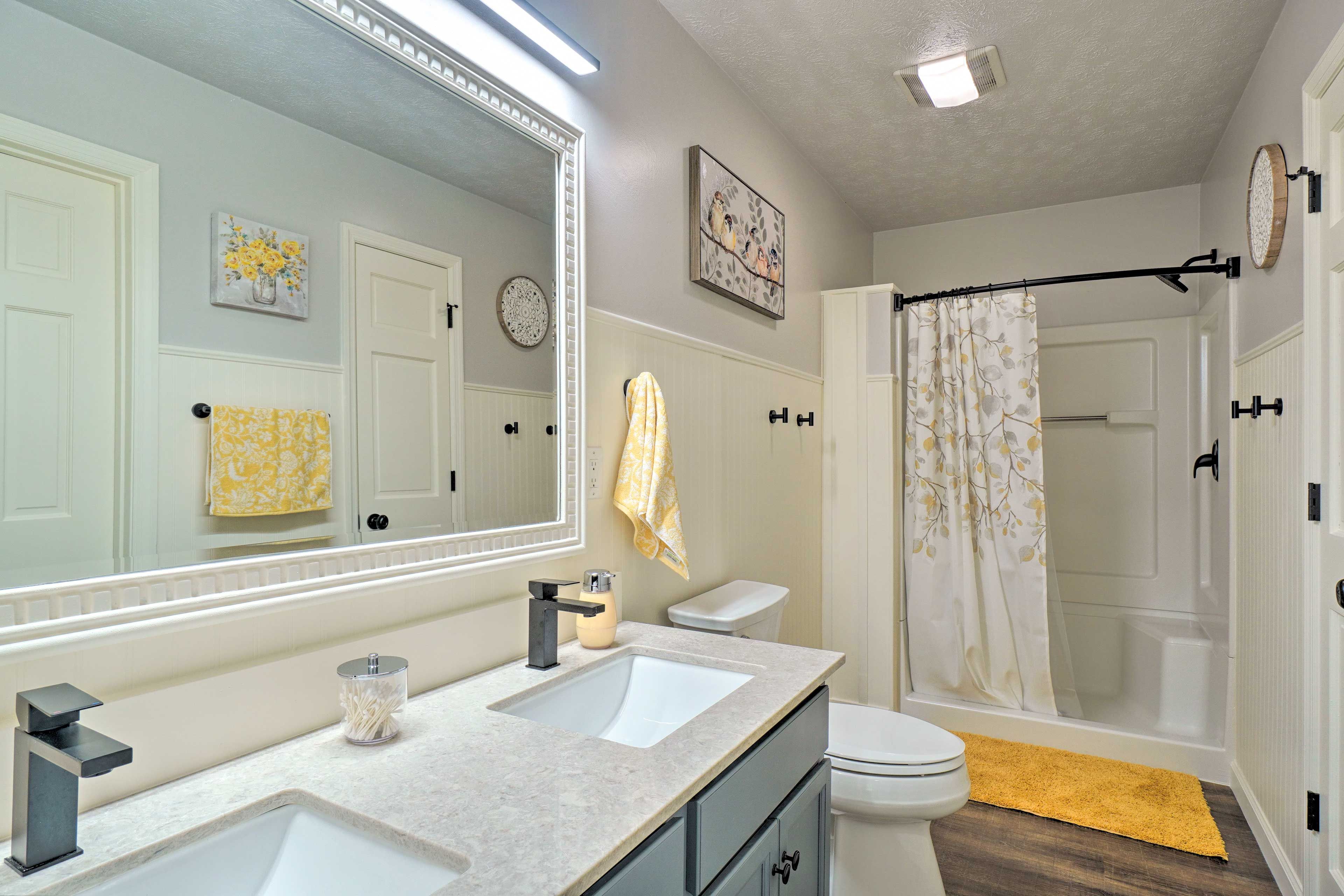 Bathroom | Towels Provided | Complimentary Toiletries | Hair Dryer