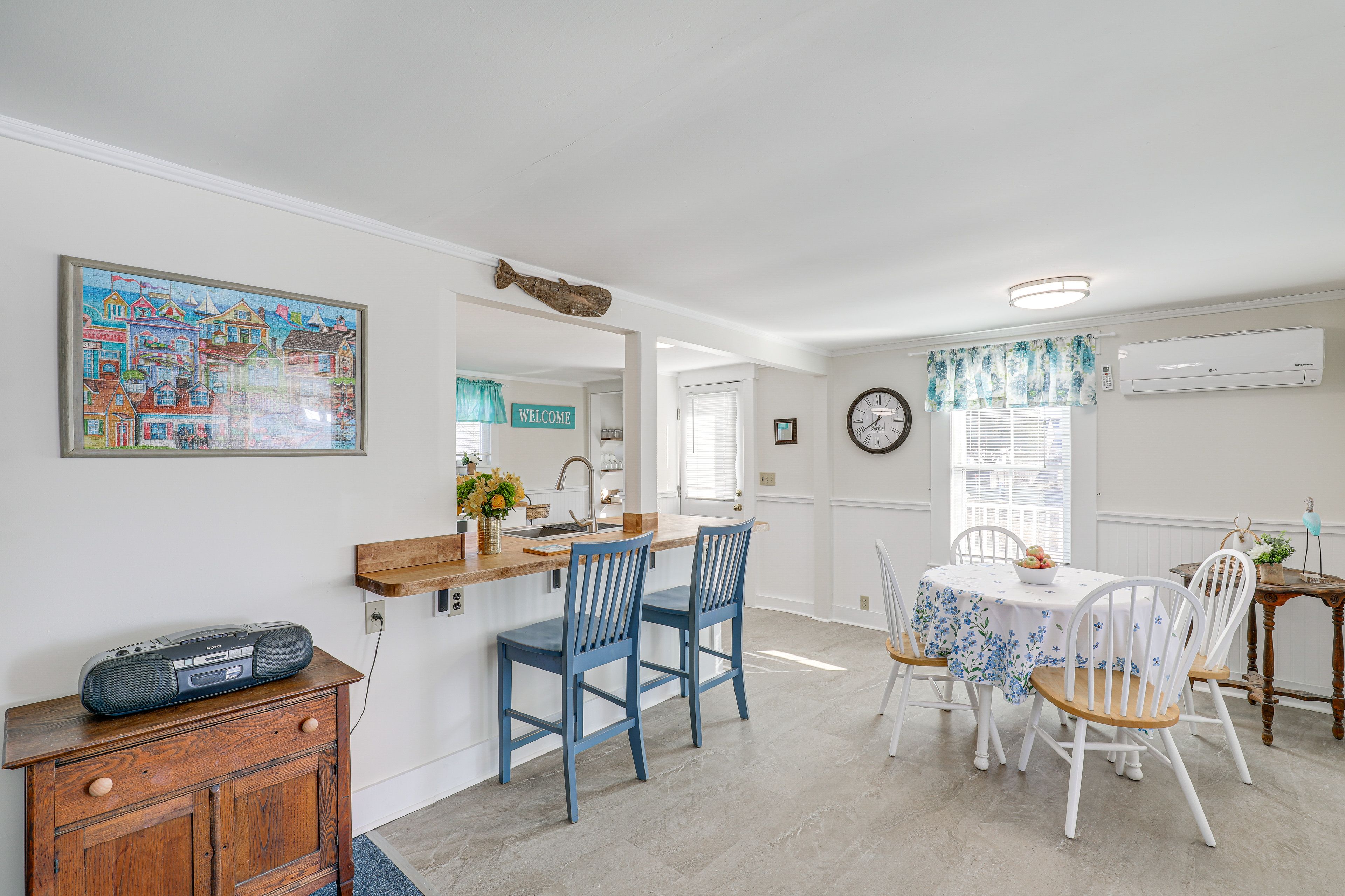 Dining Area | Dishware & Flatware Provided