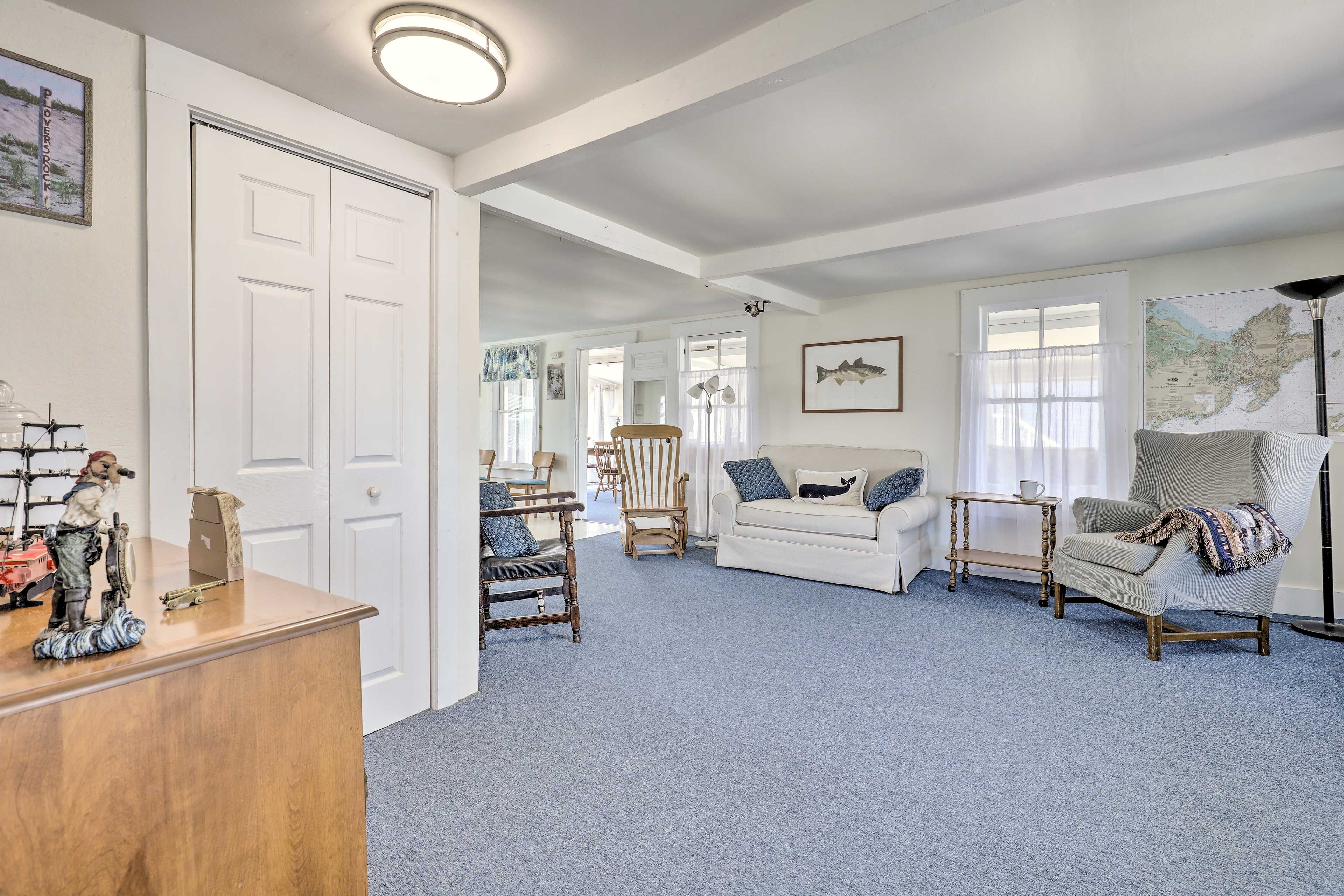 Living Room | Twin Sleeper Sofa | Central A/C | WiFi | Board Games | 1st Floor