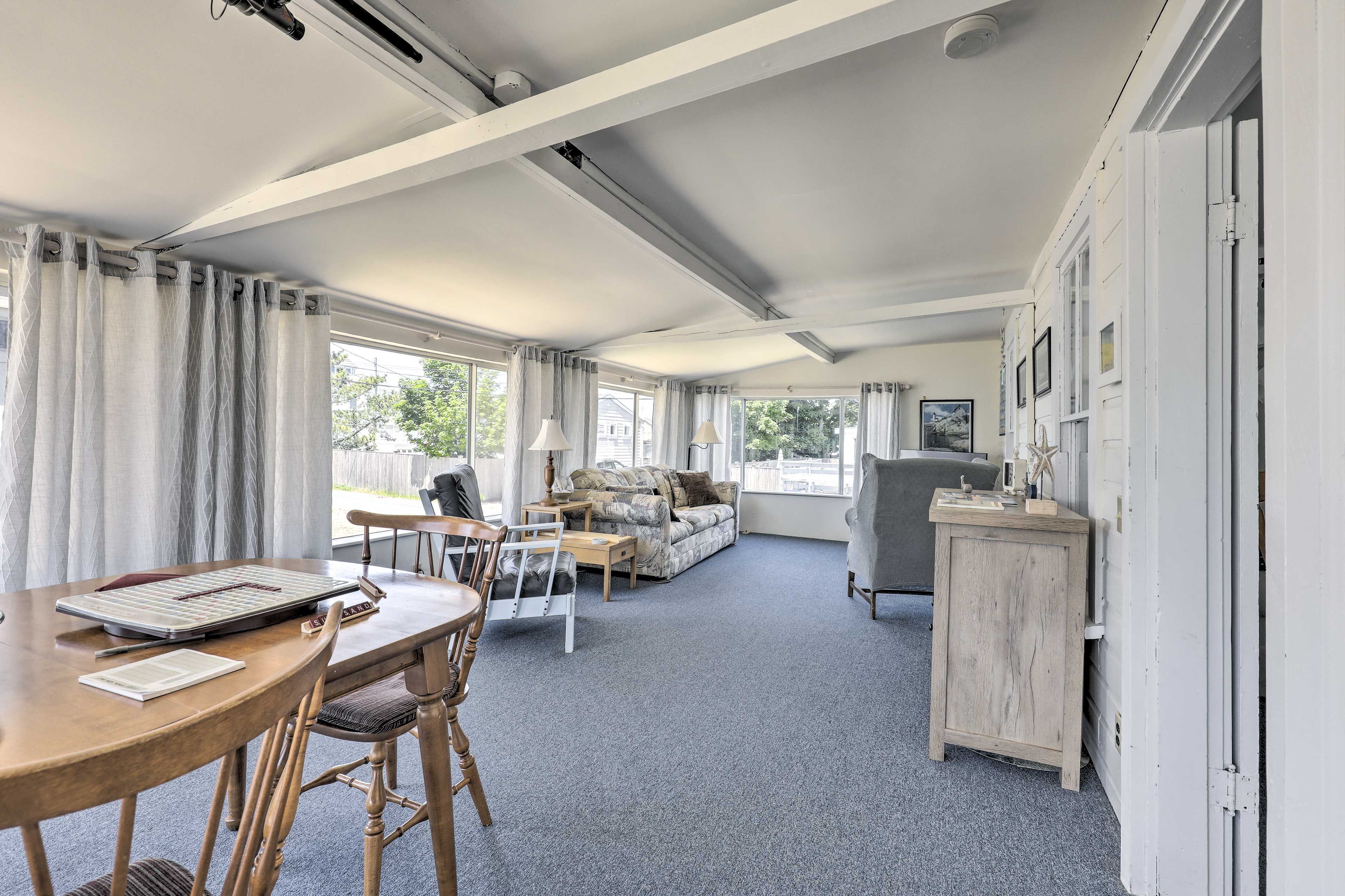 Sunroom | Full Sleeper Sofa | Smart TV | DVD Player | Dining Area | 1st Floor