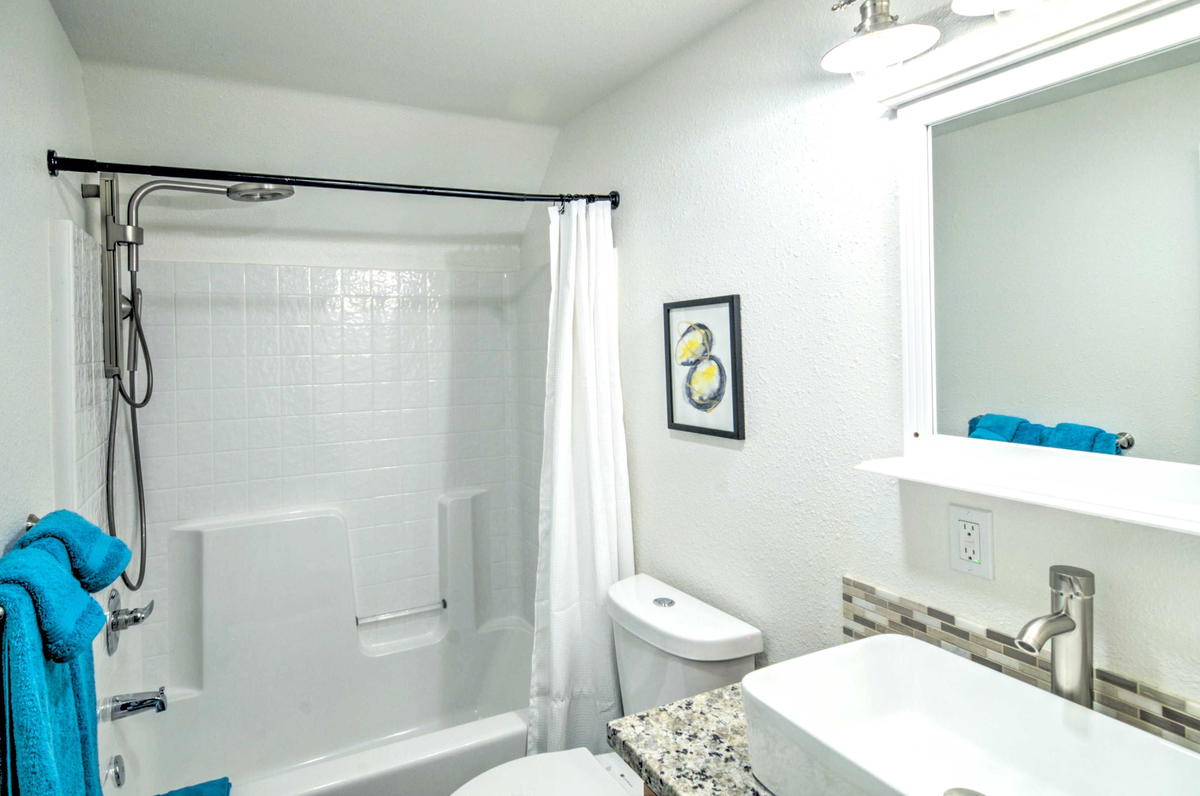 Full Bathroom | 2nd Floor