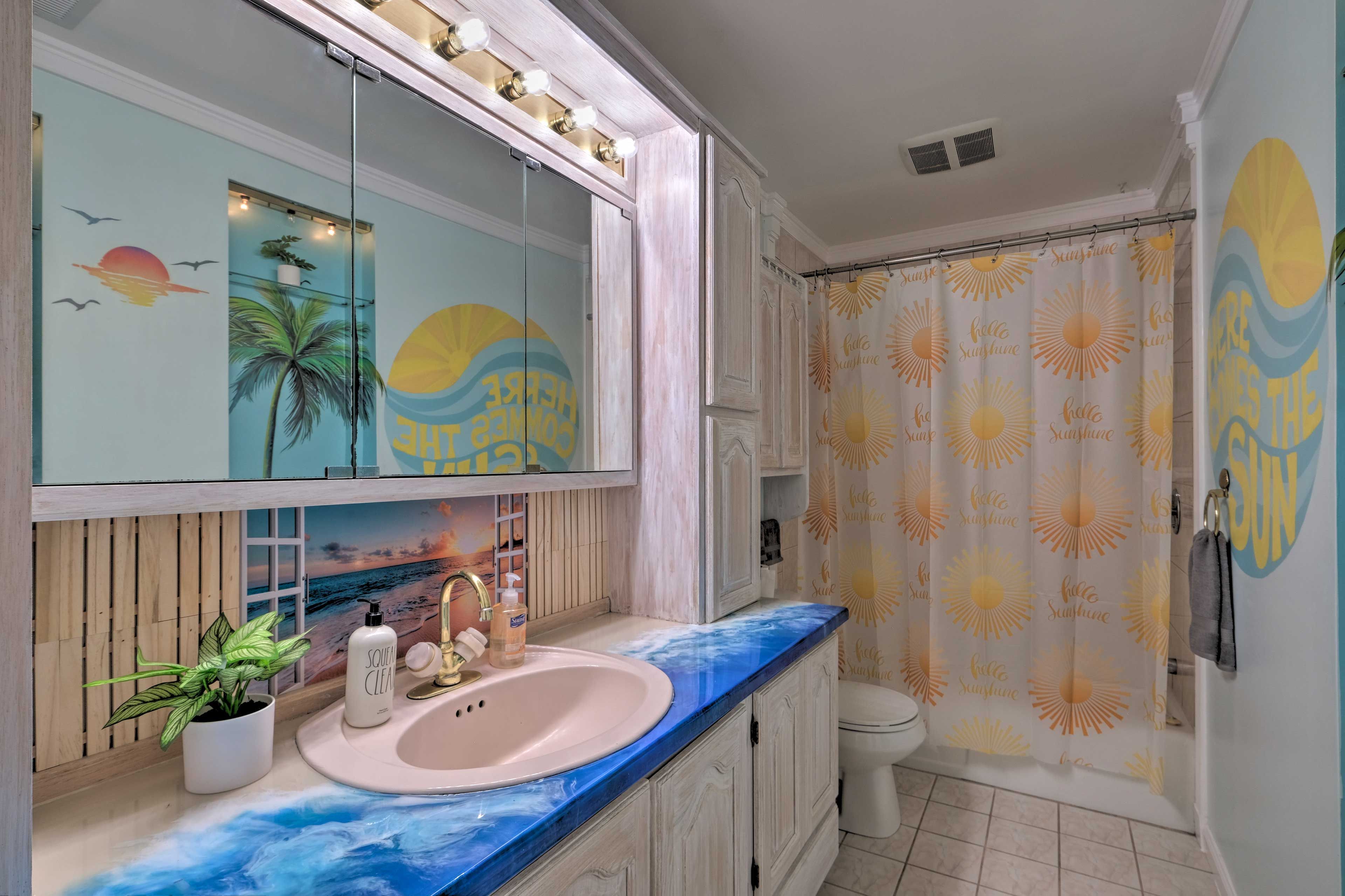 Full Bathroom | Complimentary Toiletries | 1st Floor