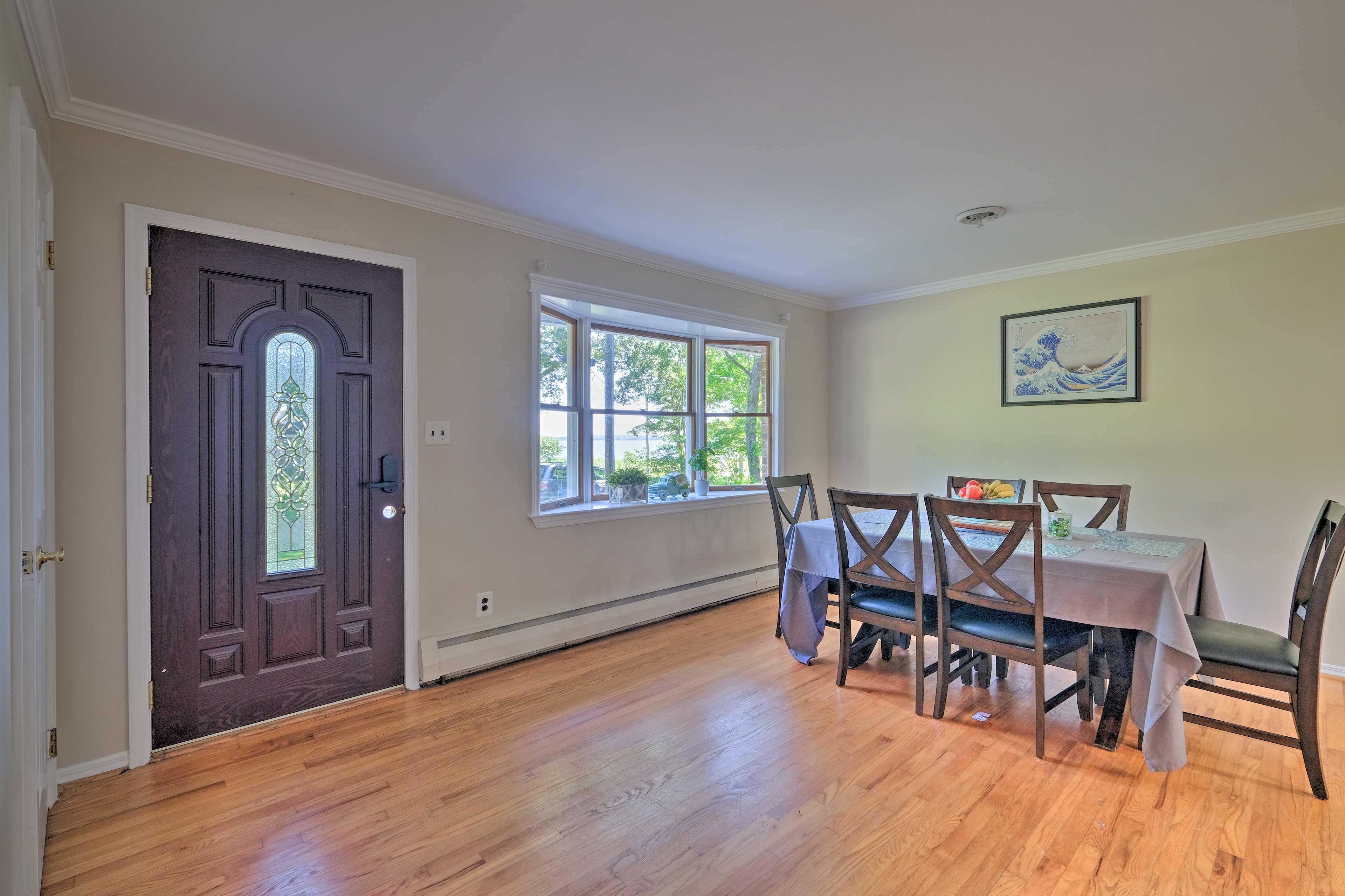 Dining Area | Dishware/Flatware