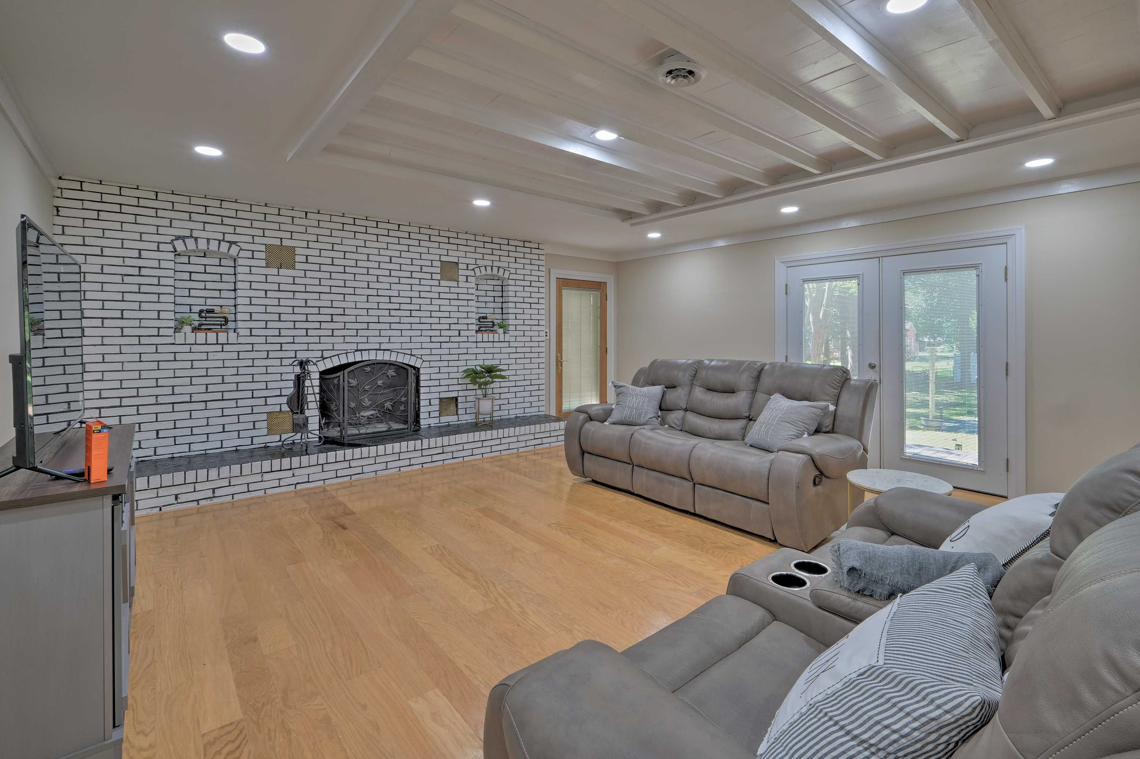 Living Area | Smart TV