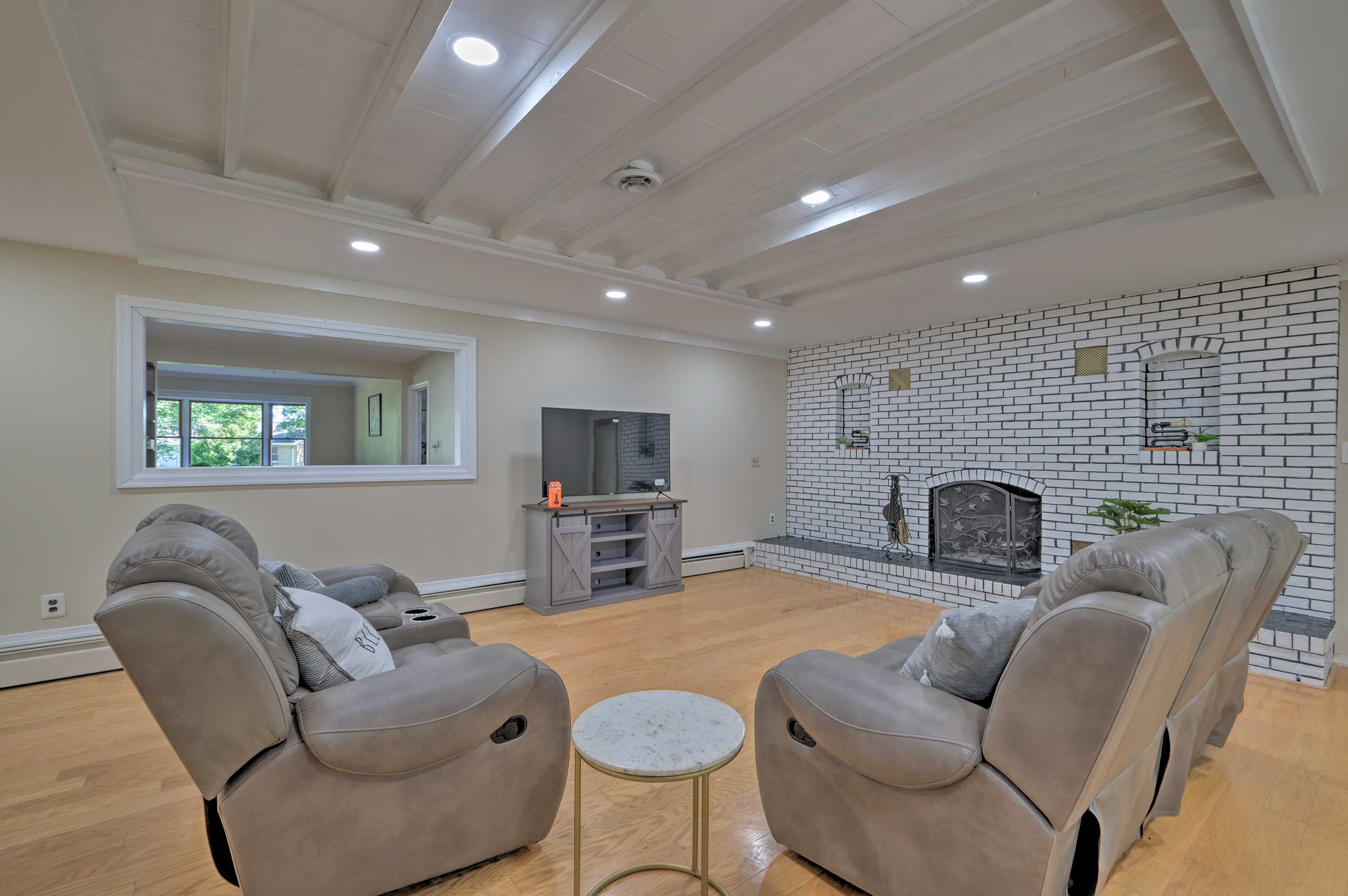 Living Area | Smart TV