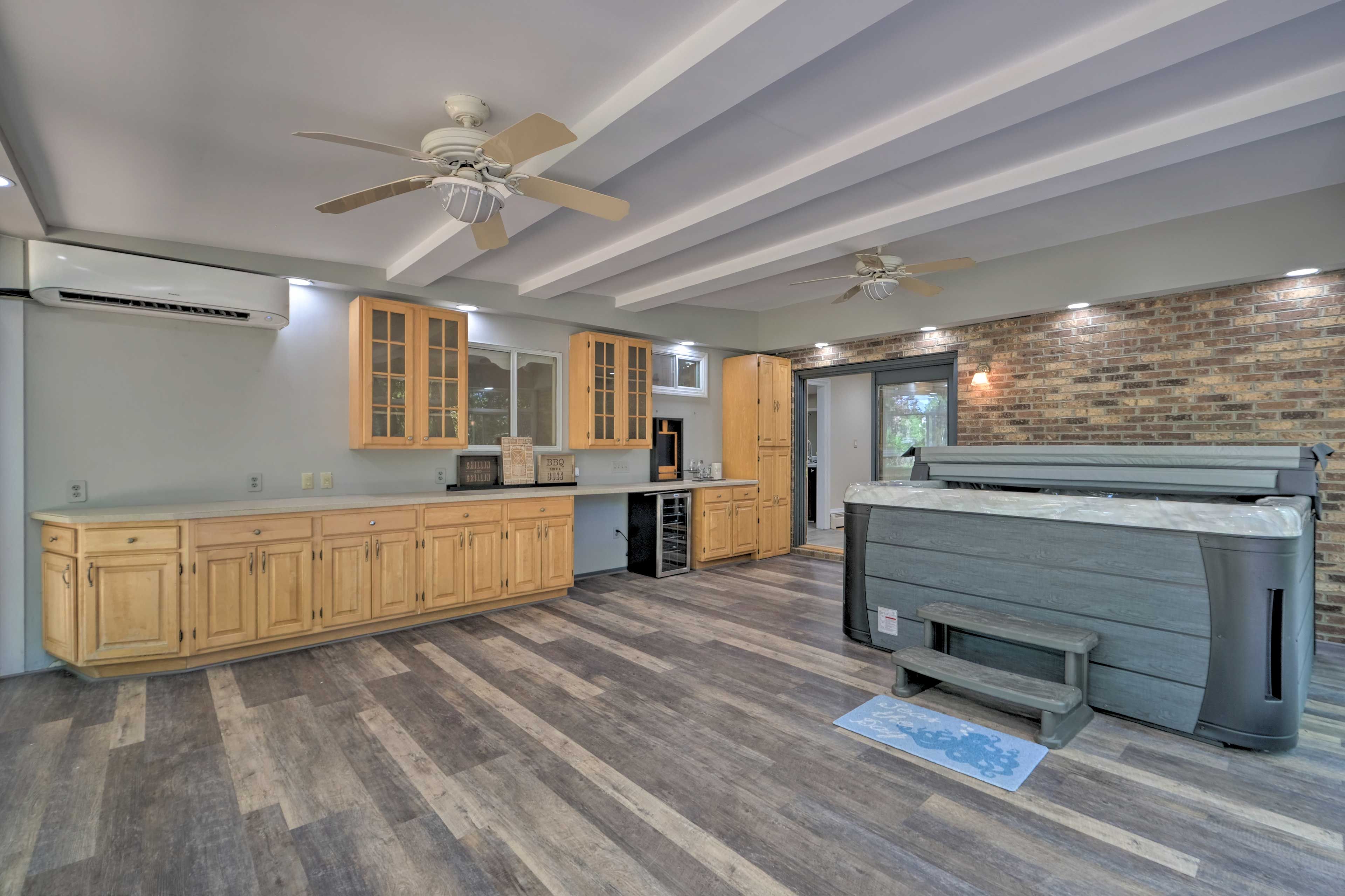 Wet Bar | Wine Cooler | Private Hot Tub