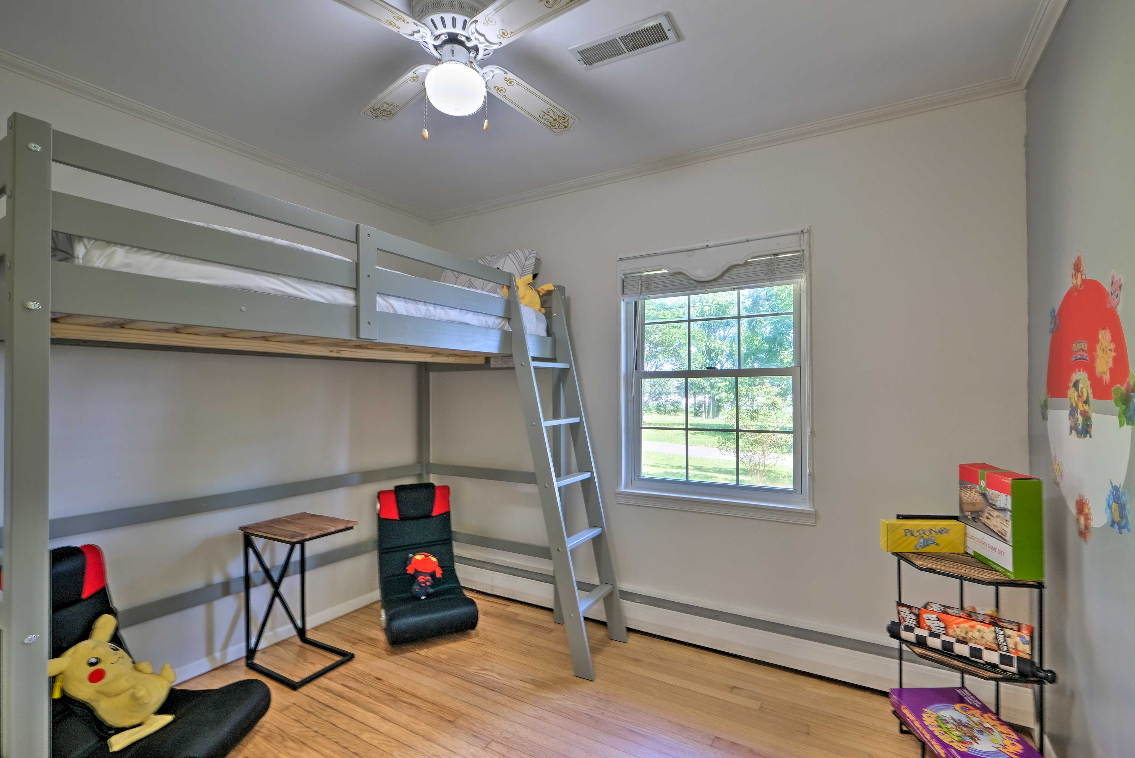 Bedroom 4 | Twin Bed | Twin Sleeper Ottoman | 1st Floor