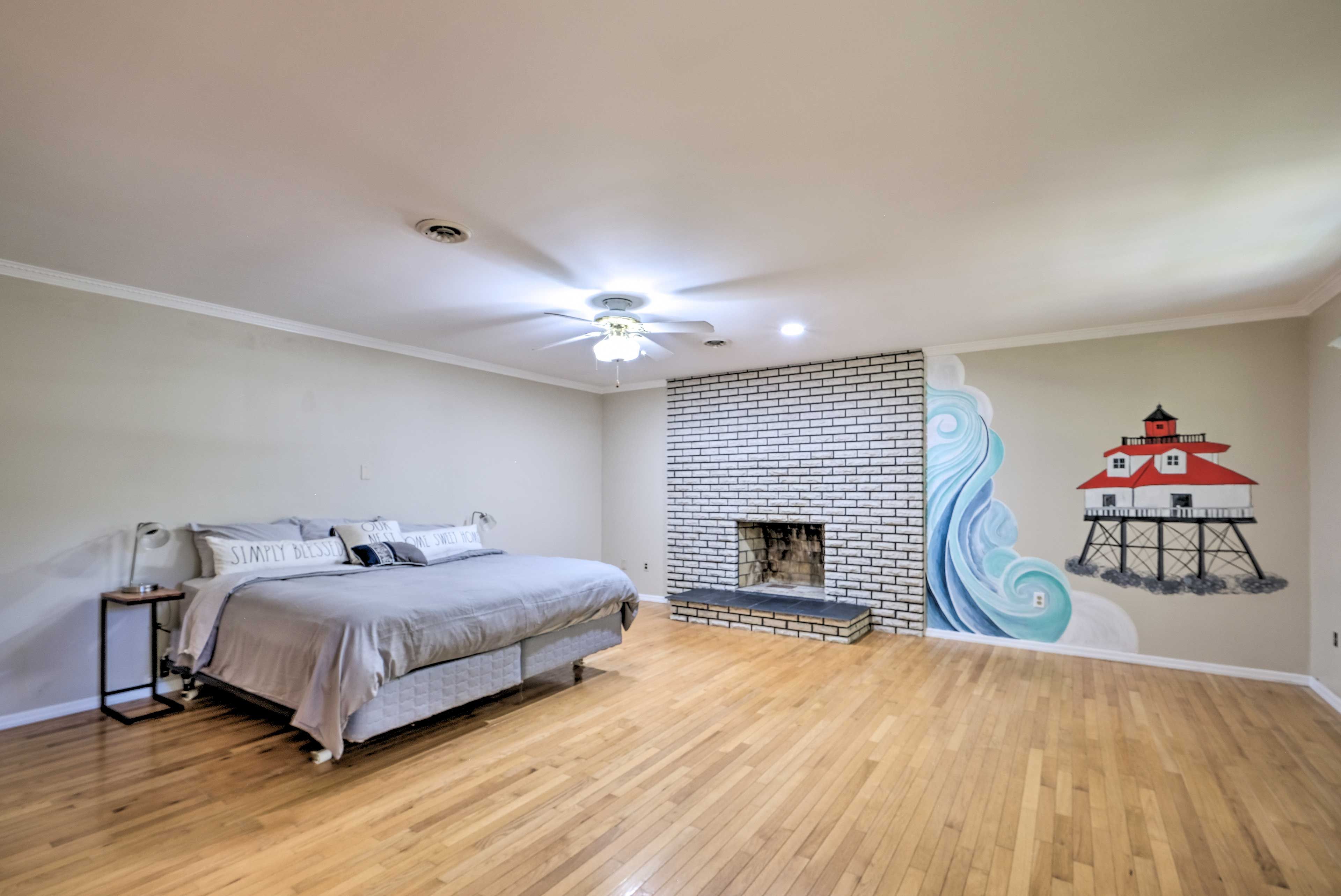 Bedroom 1 | King Bed | Smart TV | 2nd Floor