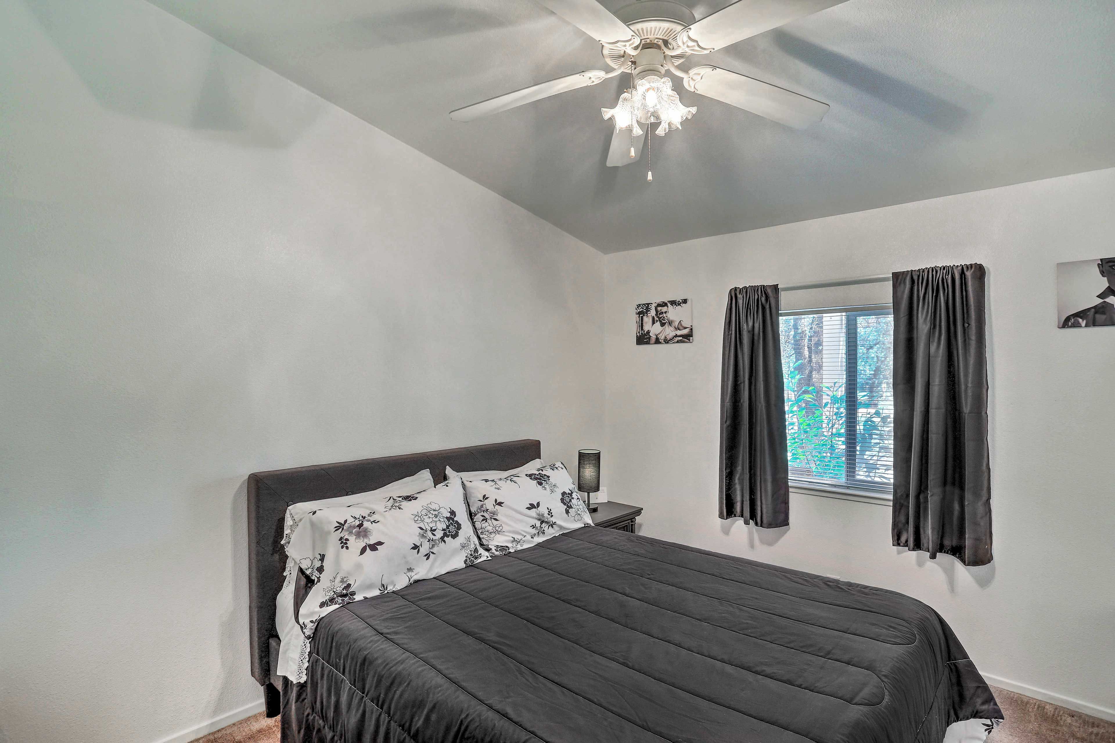 Bedroom 2 | Queen Bed