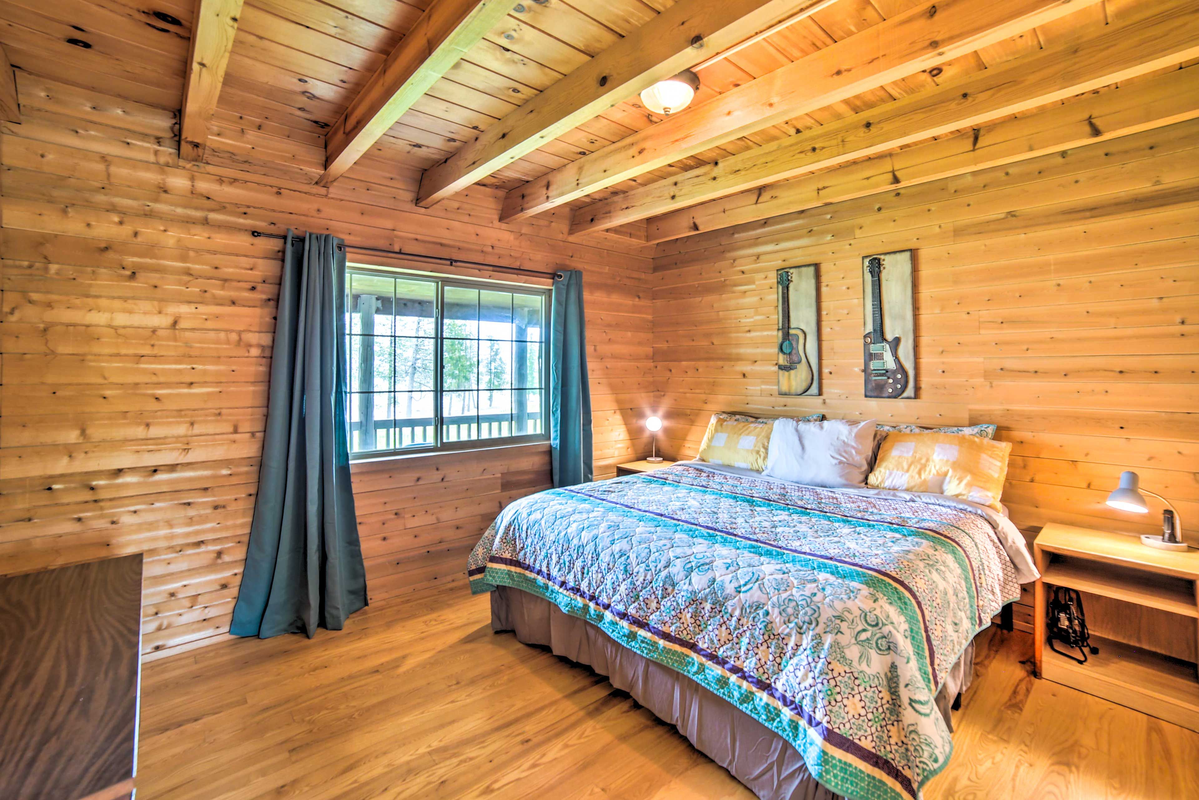 Bedroom 1 | King Bed | Linens Provided | 1st Floor
