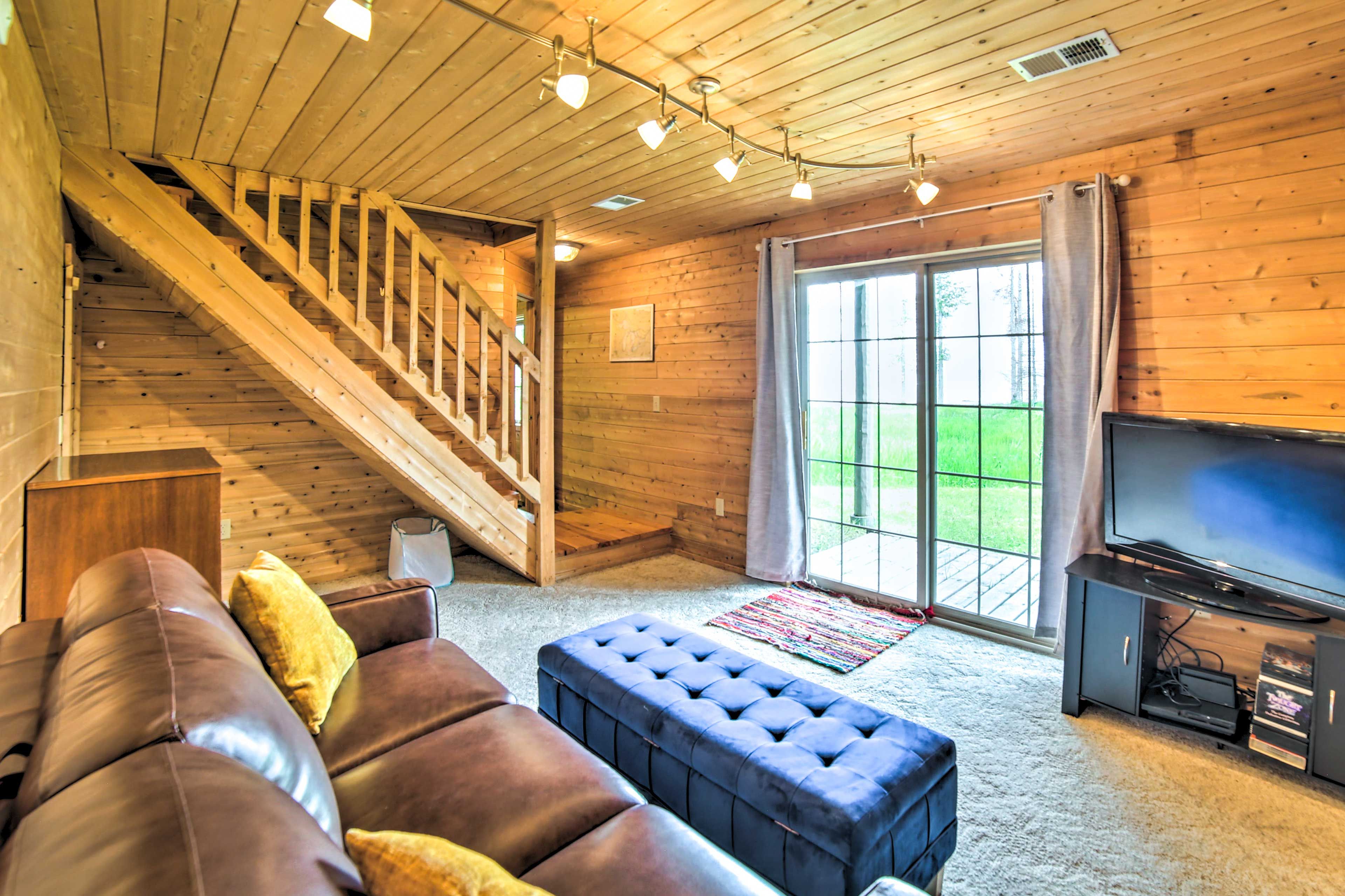 Family Room | Basement | Flat-Screen TV (HDMI Cable) | Sleeper Sofa