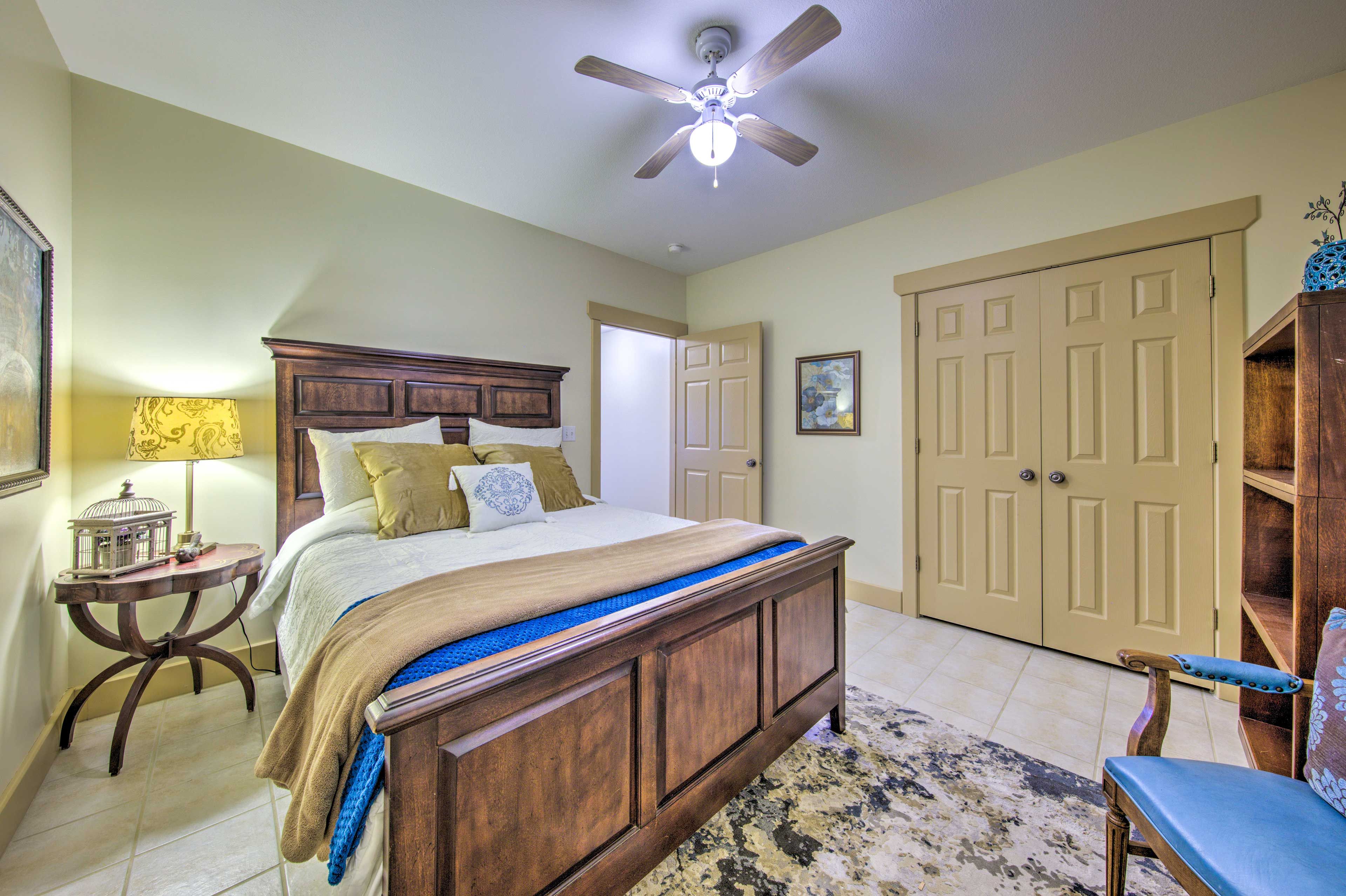 Sleeping Area | Queen Bed