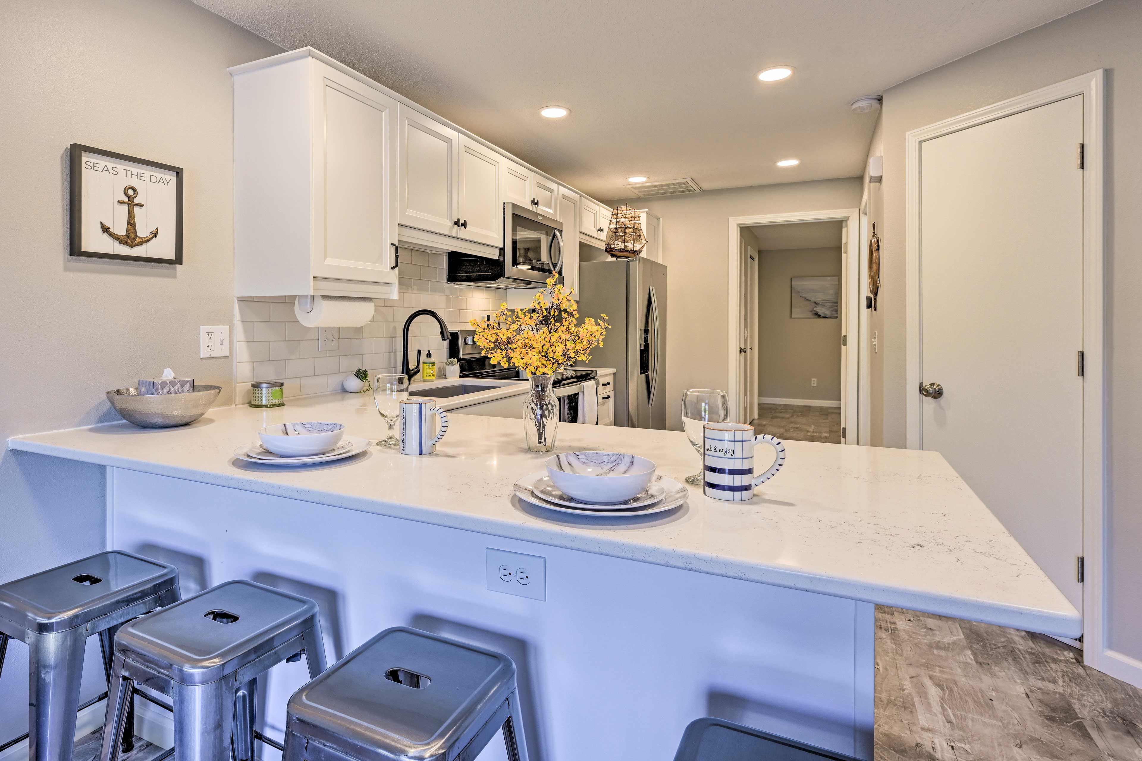Breakfast Bar | Dishware/Flatware