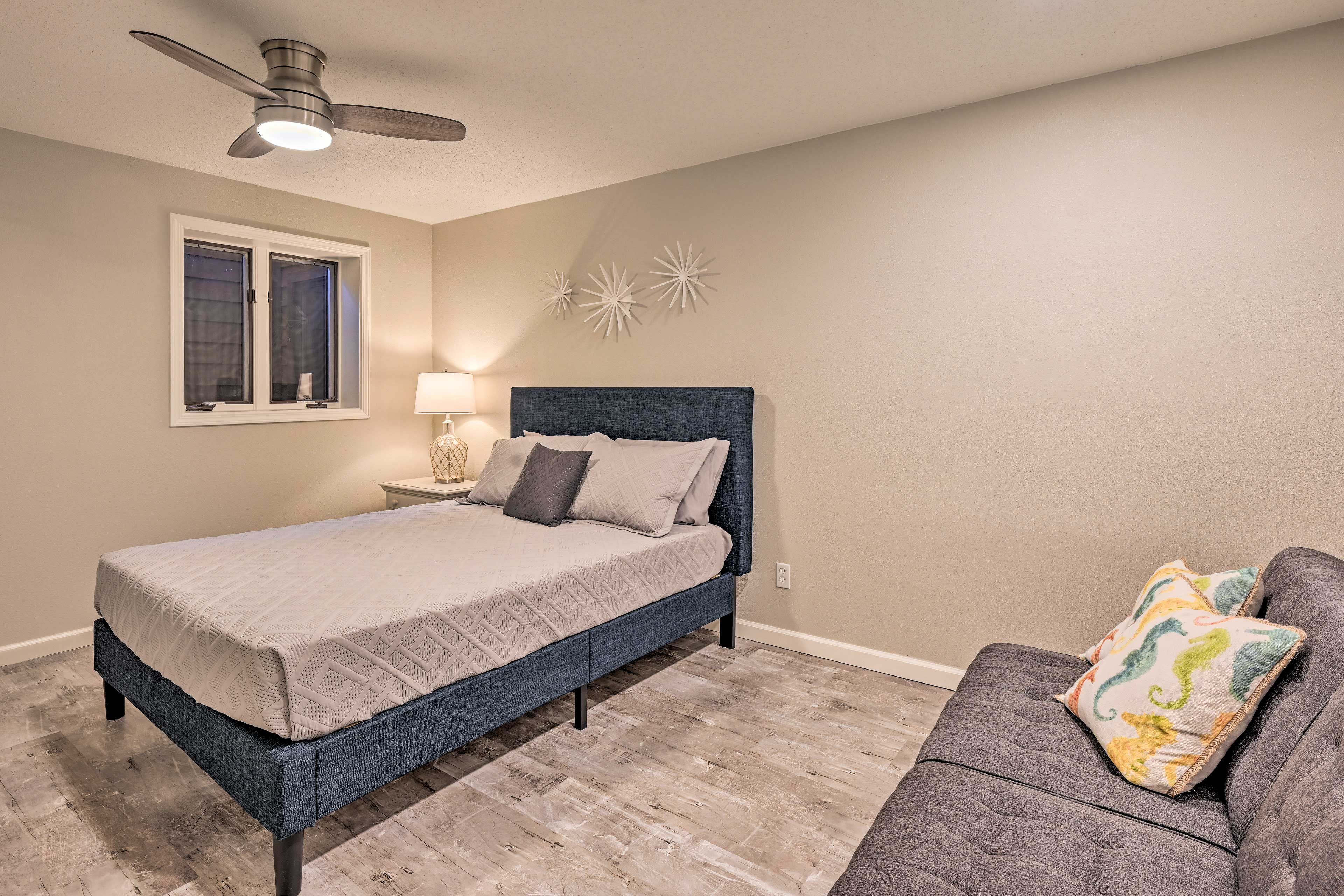 Bedroom | Queen Bed | Futon | Pack 'n Play