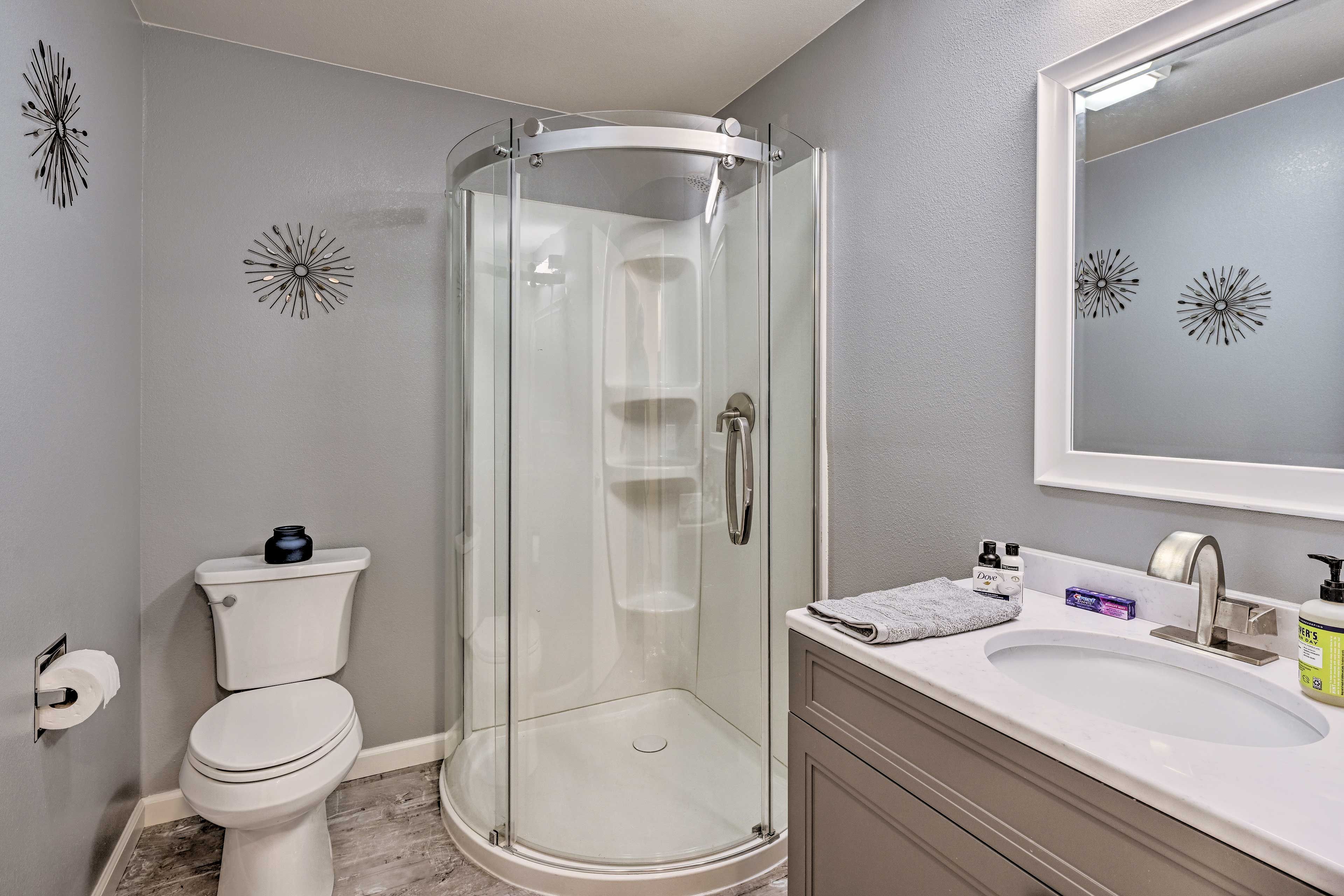 Full Bathroom | Complimentary Toiletries