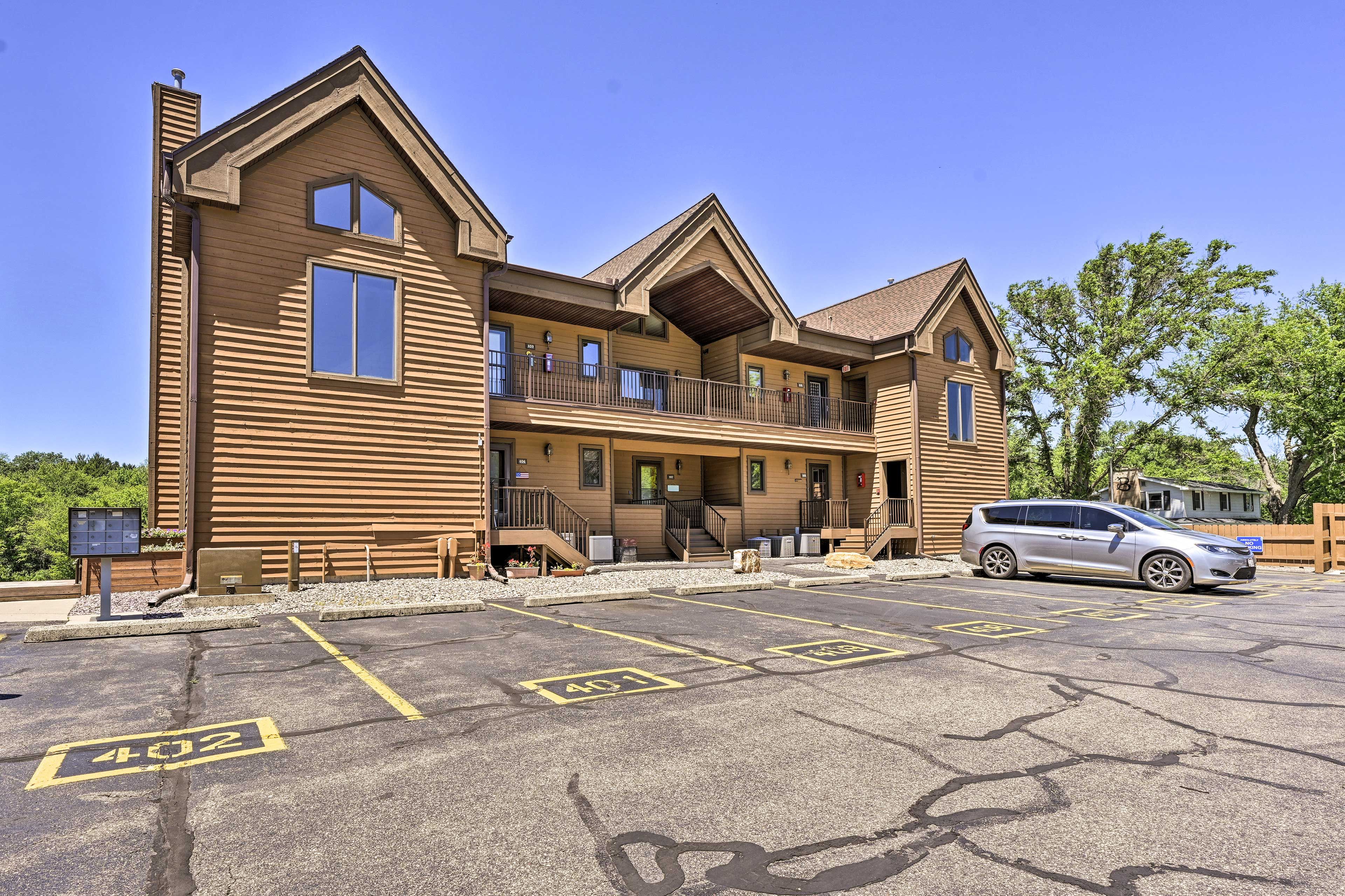Parking | Community Lot (1 Vehicle) | Street Parking